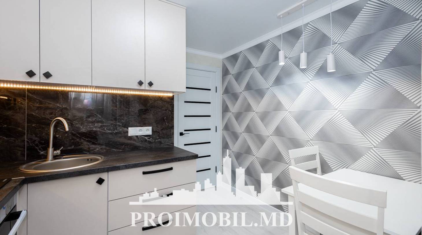 https://images.proimobil.md/-CA6pttBjC0U5pySuZ2Zof99EM1rdr-zqeUWpdNIU_w/watermark:0.75:so:0:30:0.39/resize:fill:1460:816:1/gravity:ce/bG9jYWw6Ly8vZXN0YXRlL2xyL2YyNmIxMmU2LWI5NjYtNDZmMC04ZmI3LTFiOWFmNjYwZTRkMS5qcGVn