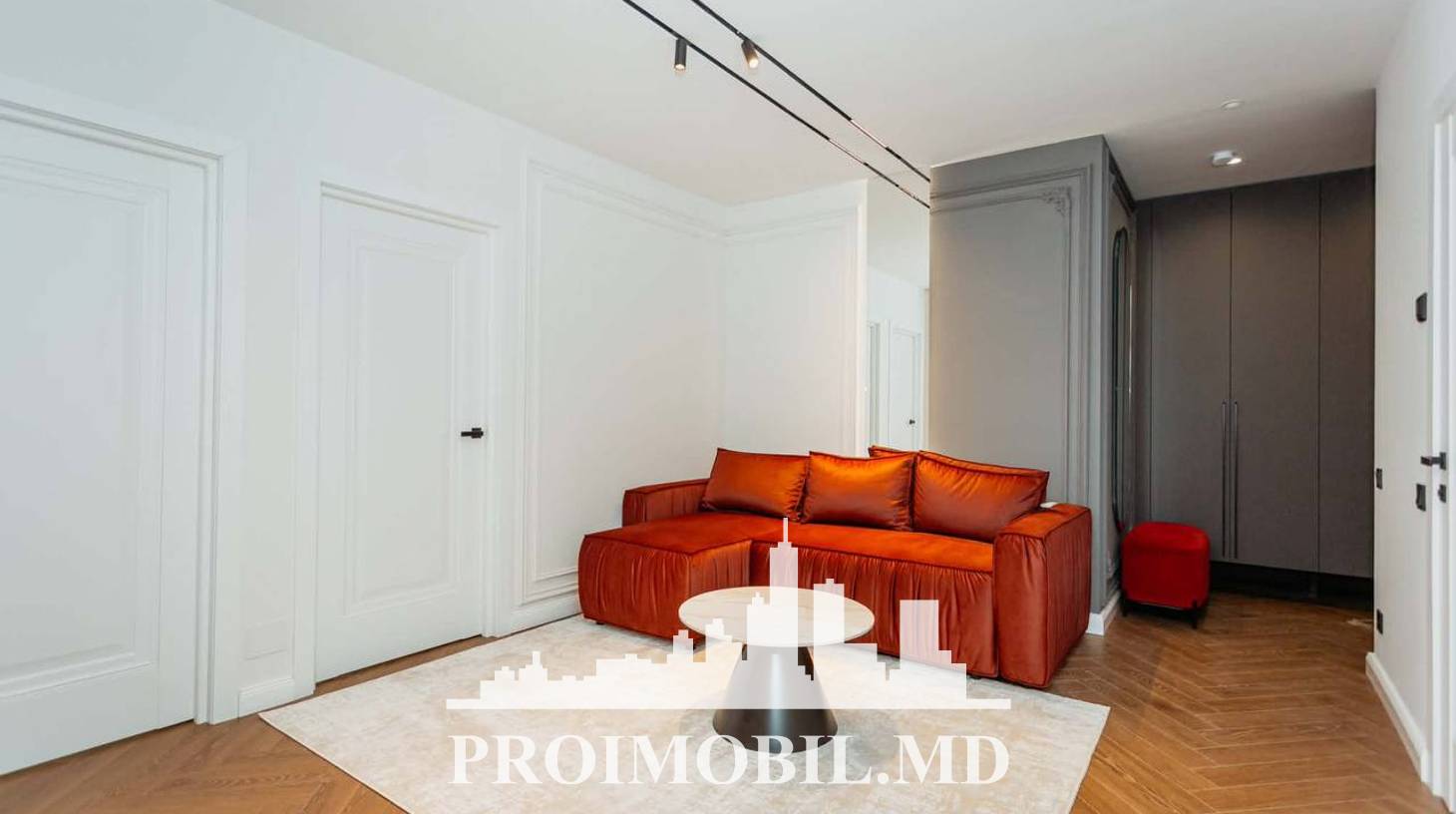 https://images.proimobil.md/-JORNFo6fqPFl4TEQDbefeuYwZmfiZhk7koUliR-y1k/watermark:0.75:so:0:30:0.39/resize:fill:1460:816:1/gravity:ce/bG9jYWw6Ly8vZXN0YXRlL2xyL2ZmZTdjNzA0LWY1MDctNGIwNC04NGRiLWNmZmIzZTZhNWY2OS5qcGVn