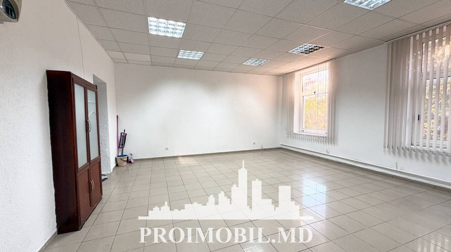 https://images.proimobil.md/-NPAcdRaHvaC6vuhwQQGLXympfTV3unPm8QNeppZgpc/watermark:0.75:so:0:30:0.39/resize:fill:1460:816:1/gravity:ce/bG9jYWw6Ly8vZXN0YXRlL2xyL2E4NzFiYjYxLTk4OWItNDVlZS05MjA3LWQzMWE1ODExNDY2Ny5qcGVn