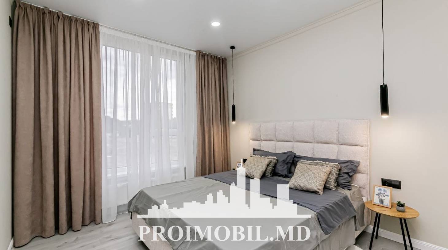 https://images.proimobil.md/-Vx76R-xABv4RWJ6-xp5etjXHbahO8_2dp3OafdYVpI/watermark:0.75:so:0:30:0.39/resize:fill:1460:816:1/gravity:ce/bG9jYWw6Ly8vZXN0YXRlL2xyLzRlOWYxYWY0LTExZWYtNDk2Yi04ZjNhLWY0ODE5NDk5MDhlMS5qcGVn