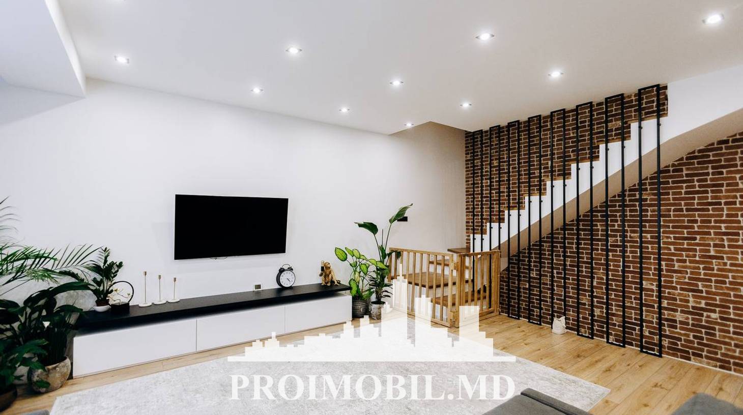 https://images.proimobil.md/-bQ6jvp5fVE8aUQNrrf4DEq_0sry-5GxDspYM696mmM/watermark:0.75:so:0:30:0.39/resize:fill:1460:816:1/gravity:ce/bG9jYWw6Ly8vZXN0YXRlL2xyLzYwYjg1NzI2LTg2YTQtNGE3OC1hNzgxLTFlOTgyNzcxODhiYy5qcGVn