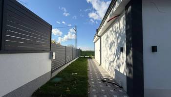 https://images.proimobil.md/-cBJniY6Ud2H6-OhAeMZiXDwIaMYlO-0mGhK33nRvSA/resize:fill:350:198:1/gravity:ce/bG9jYWw6Ly8vZXN0YXRlL2xyLzY5NTk4NzkzLWUwM2QtNGUzYi1iZmMwLTRhZjczZDgwNWExNC5qcGVn