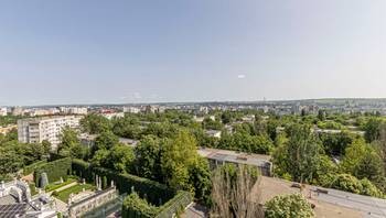https://images.proimobil.md/-jskqPO-aOxSYWwtJOPph8SzStgSMC9_z5f_7T-CuF0/resize:fill:350:198:1/gravity:ce/bG9jYWw6Ly8vZXN0YXRlL2xyLzkyZjZlZDEzLWJlZTMtNDE0NS05M2Y2LTMyNDYyMGUwM2MwNy5qcGVn