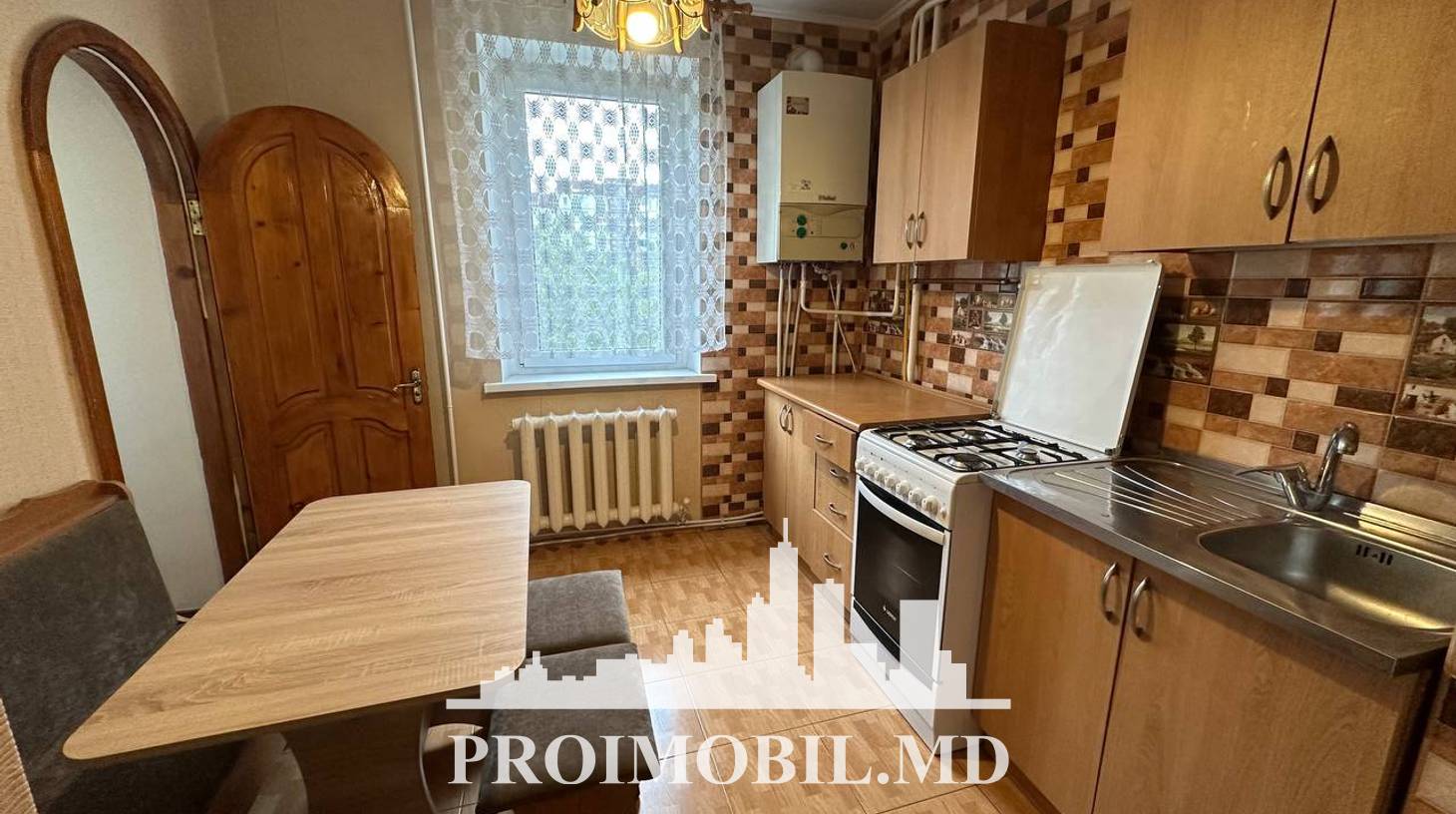 https://images.proimobil.md/-lH5lBv243YYt4hjxGC89UrDzvpz35FJZfLB_dYMjLE/watermark:0.75:so:0:30:0.39/resize:fill:1460:816:1/gravity:ce/bG9jYWw6Ly8vZXN0YXRlL2xyLzA3MzJmYzk0LTE2MDktNDEzZi05ZjRhLTYxMzYyYTE3ZGUxOC5qcGVn
