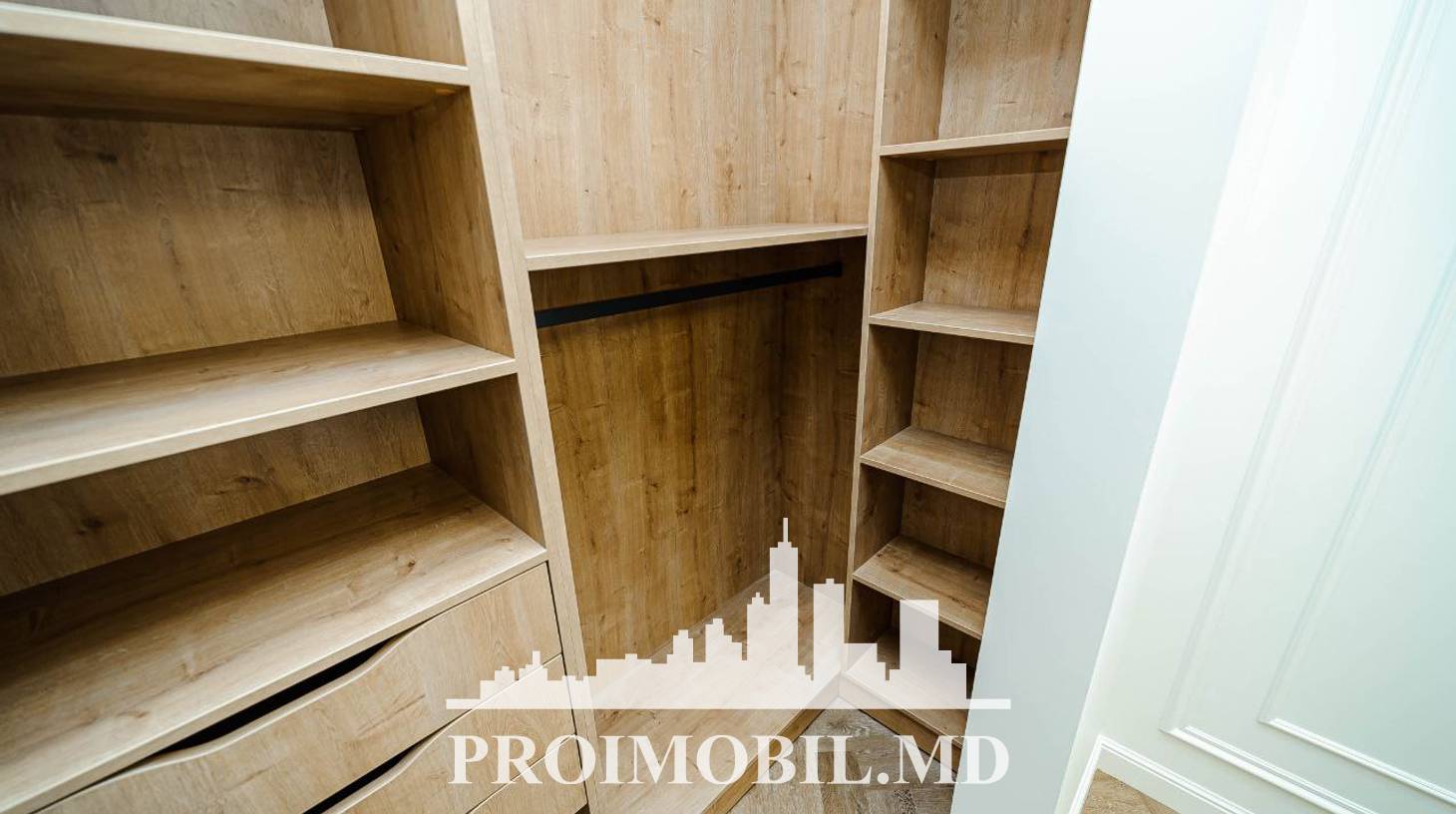 https://images.proimobil.md/-mcVBXs_Lkgz7GlTv5YmVHkGygYiUC164e7QnFA4qiU/watermark:0.75:so:0:30:0.39/resize:fill:1460:816:1/gravity:ce/bG9jYWw6Ly8vZXN0YXRlL2xyLzlkZGI2NTRiLWY2OWUtNDIxMS05M2ZiLWFmOTU2ODRhNTRiMy5qcGVn