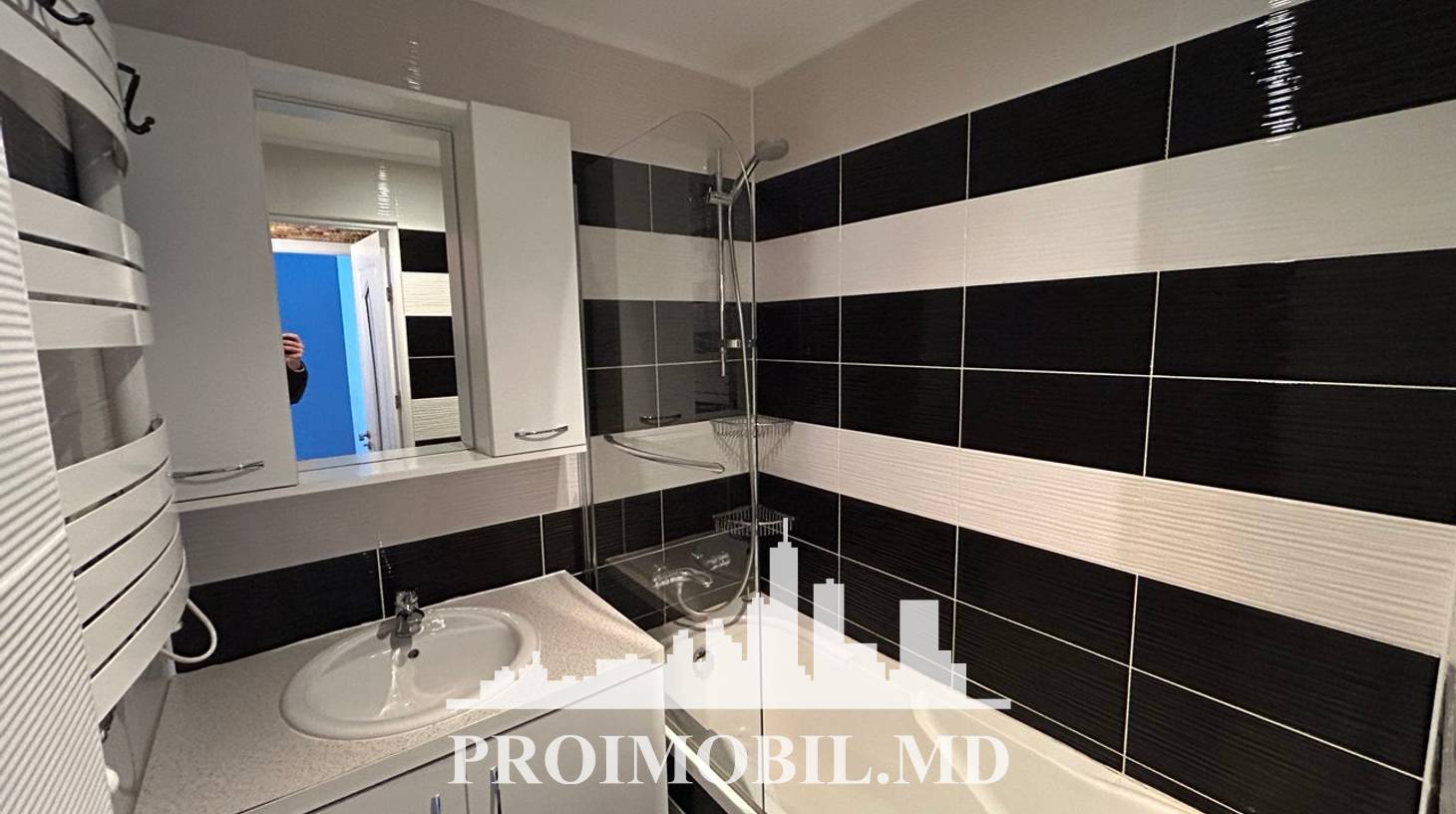 https://images.proimobil.md/-oxfUgfIkSzdCZRX0sJ71j65OG8dXhWEuMN_Y32r9Fs/watermark:0.75:so:0:30:0.39/resize:fill:1460:816:1/gravity:ce/bG9jYWw6Ly8vZXN0YXRlL2xyLzgyN2RkOTAwLTBlOGMtNDUzYy1hYWFkLTQ2ODNmNjBjMWM5Yy5qcGVn