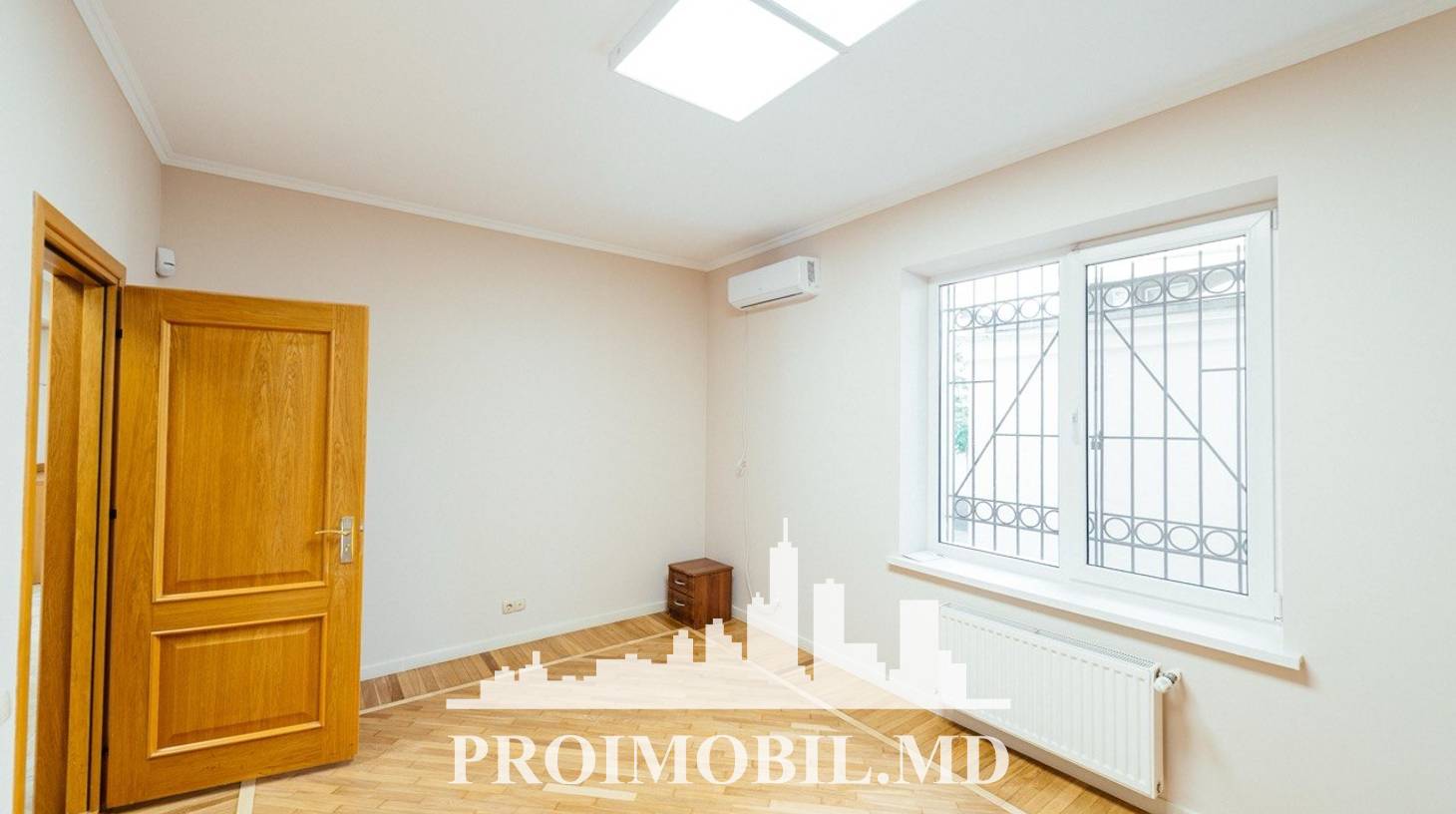 https://images.proimobil.md/-srD13CHhQoyW6lhKP_XKeHf1dqxM1Q3yopXzkBB2YY/watermark:0.75:so:0:30:0.39/resize:fill:1460:816:1/gravity:ce/bG9jYWw6Ly8vZXN0YXRlL2xyLzEyMzAyYTE4LTg1NzEtNDdmZC1hNmM4LWY0MzE4YmI2YjY4Yy5qcGVn
