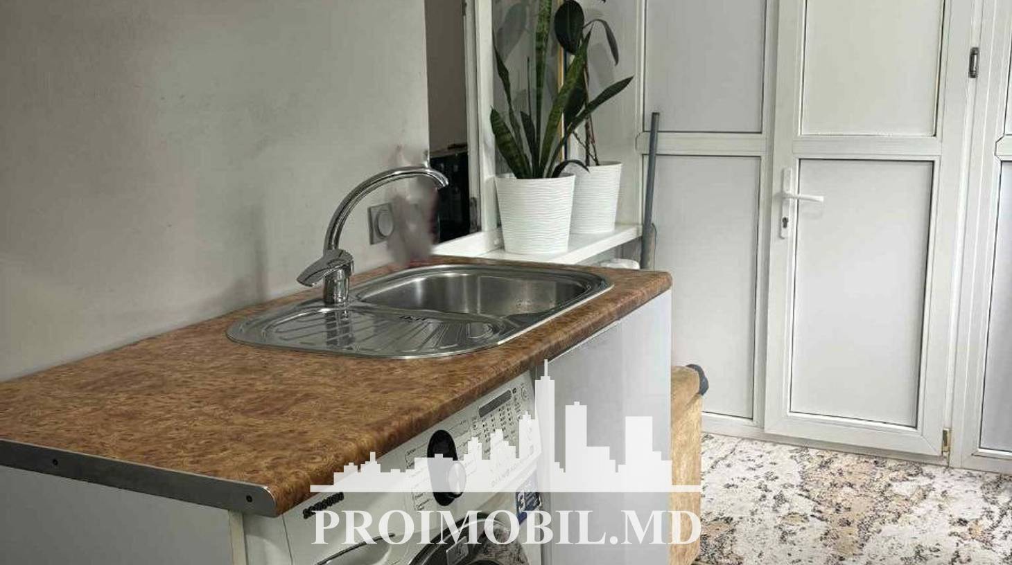 https://images.proimobil.md/00ryGlp4PS-3TaRrbnVtvhFytPWsvPhJHFU-iwq0zx0/watermark:0.75:so:0:30:0.39/resize:fill:1460:816:1/gravity:ce/bG9jYWw6Ly8vZXN0YXRlL2xyLzk4ZmU5MDJlLTk3MTQtNGUxYy04M2M0LTE5Y2NiMDMxNmFjNS5qcGVn