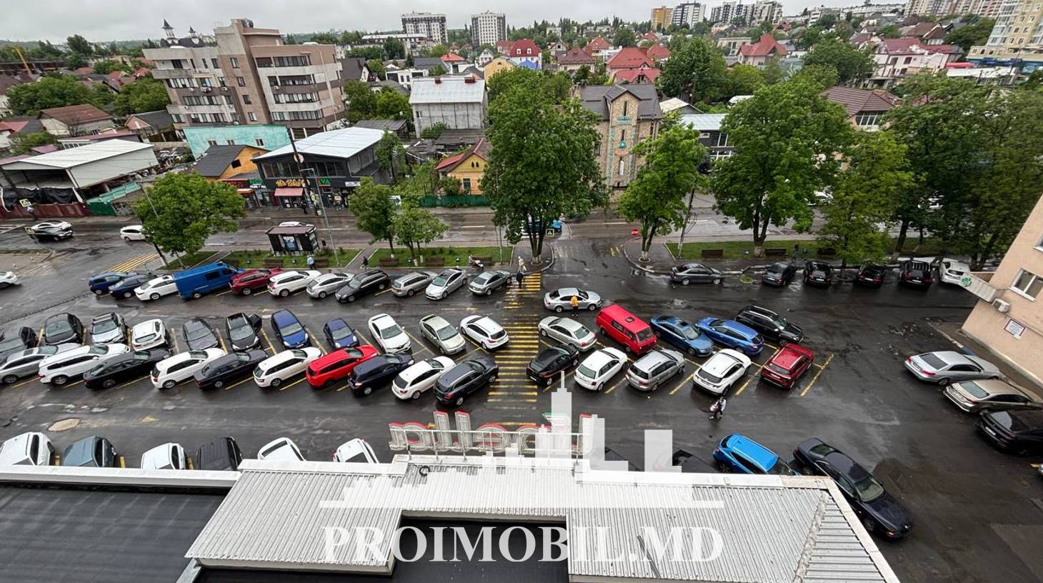 https://images.proimobil.md/00uNFNsjyB2zgSN9Cr3YqdfMoAF9qjFvnmoHwHrsLuA/watermark:0.75:so:0:30:0.39/resize:fill:1460:816:1/gravity:ce/bG9jYWw6Ly8vZXN0YXRlL2xyLzcwY2MxNGM1LTJiZTMtNDI3ZS1hMTZhLTZjMWMyNzIyZTBkNC5qcGVn