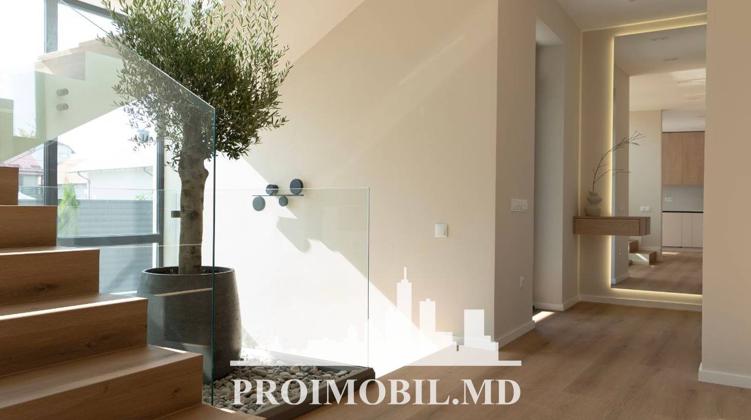 https://images.proimobil.md/04hNYrY4y-cZm8hRfU6I3EZZAWzpiSsY8zUxHVYenig/watermark:0.75:so:0:30:0.39/resize:fill:1460:816:1/gravity:ce/bG9jYWw6Ly8vZXN0YXRlL2xyLzg4ZjBiZjc1LWY0NGYtNGEwNi04ZTRmLTg1MWY1YWQ2ZDdhMC5qcGVn