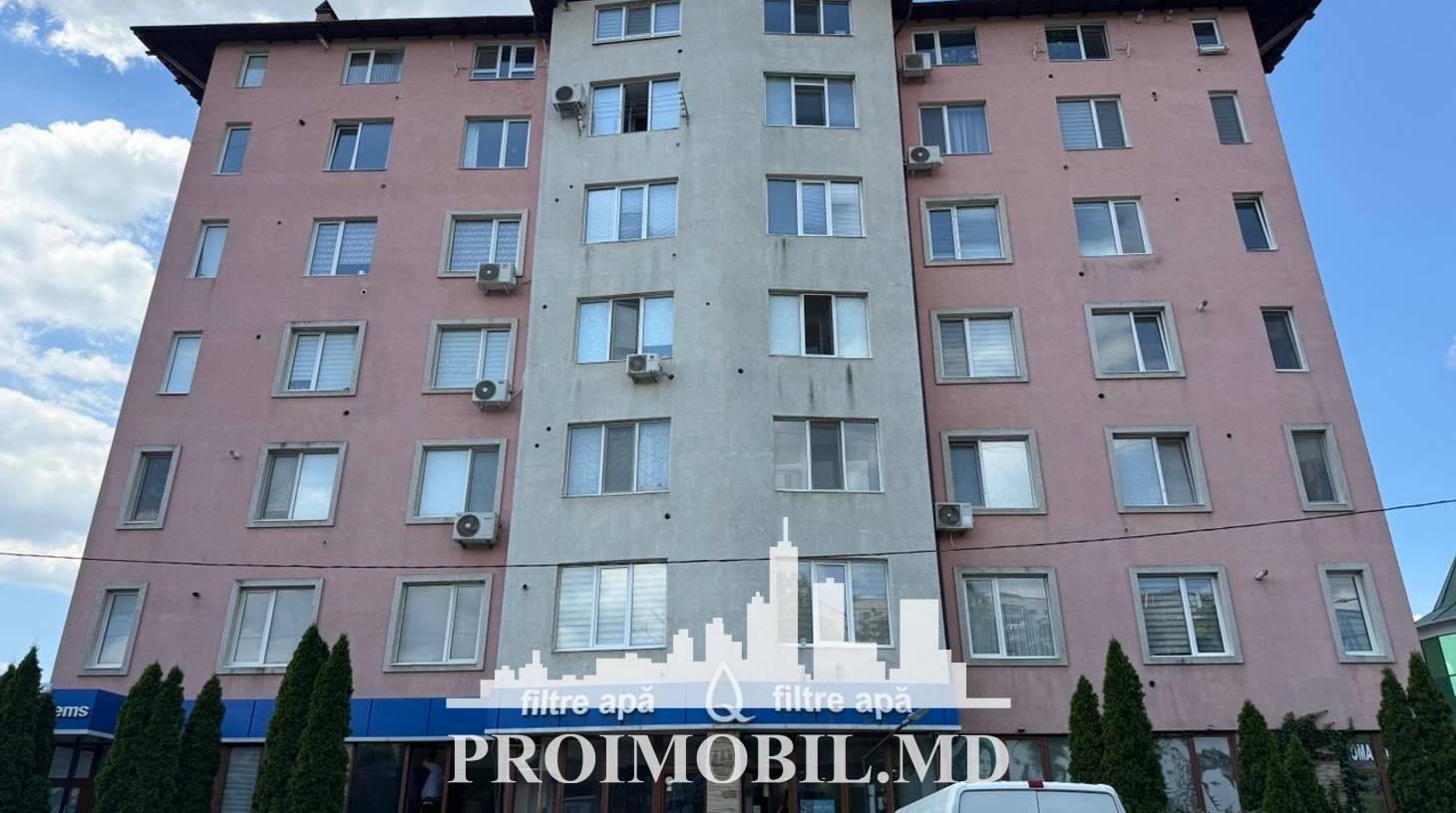 https://images.proimobil.md/076XYY-pb64HLmRmNXYWG2cn0HT1W98aoOLn89NSAOE/watermark:0.75:so:0:30:0.39/resize:fill:1460:816:1/gravity:ce/bG9jYWw6Ly8vZXN0YXRlL2xyL2MzYmNmNzk1LTkxY2YtNDZlMC05MmUyLWNiNjM3MGM4OWUwNi5qcGVn