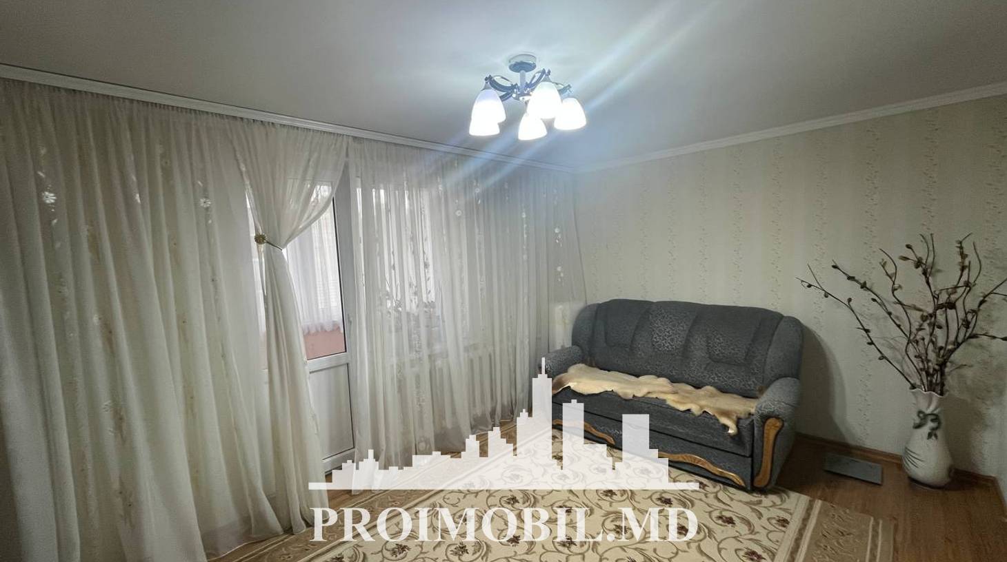 https://images.proimobil.md/08gbkGMtYGP03lDZeHb6W--uBoUP_iNMyVns8eN7r18/watermark:0.75:so:0:30:0.39/resize:fill:1460:816:1/gravity:ce/bG9jYWw6Ly8vZXN0YXRlL2xyLzVlZTllYzY1LWE3ODctNDRiNi05MWFlLTA2ODllMjNlMTdkYS5qcGVn