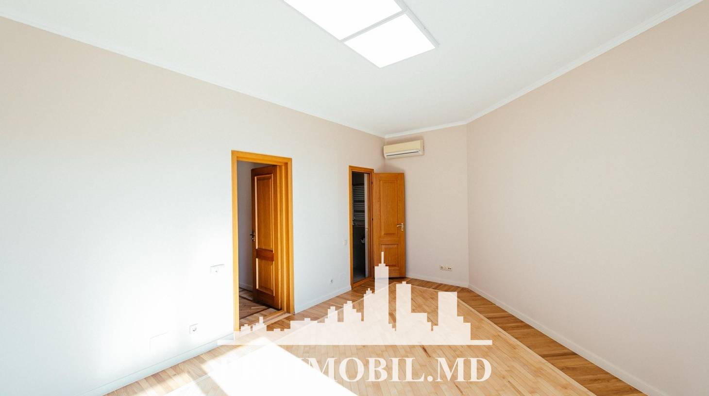 https://images.proimobil.md/09nYNjTmtqSgnhrYfF2Qi7UBWeNpuRJ1oVYZ5i99QyY/watermark:0.75:so:0:30:0.39/resize:fill:1460:816:1/gravity:ce/bG9jYWw6Ly8vZXN0YXRlL2xyL2ZmMTAzMzY4LWVkYzItNDhhZC04MDk2LTA3M2NiMGNmZTk2OS5qcGVn