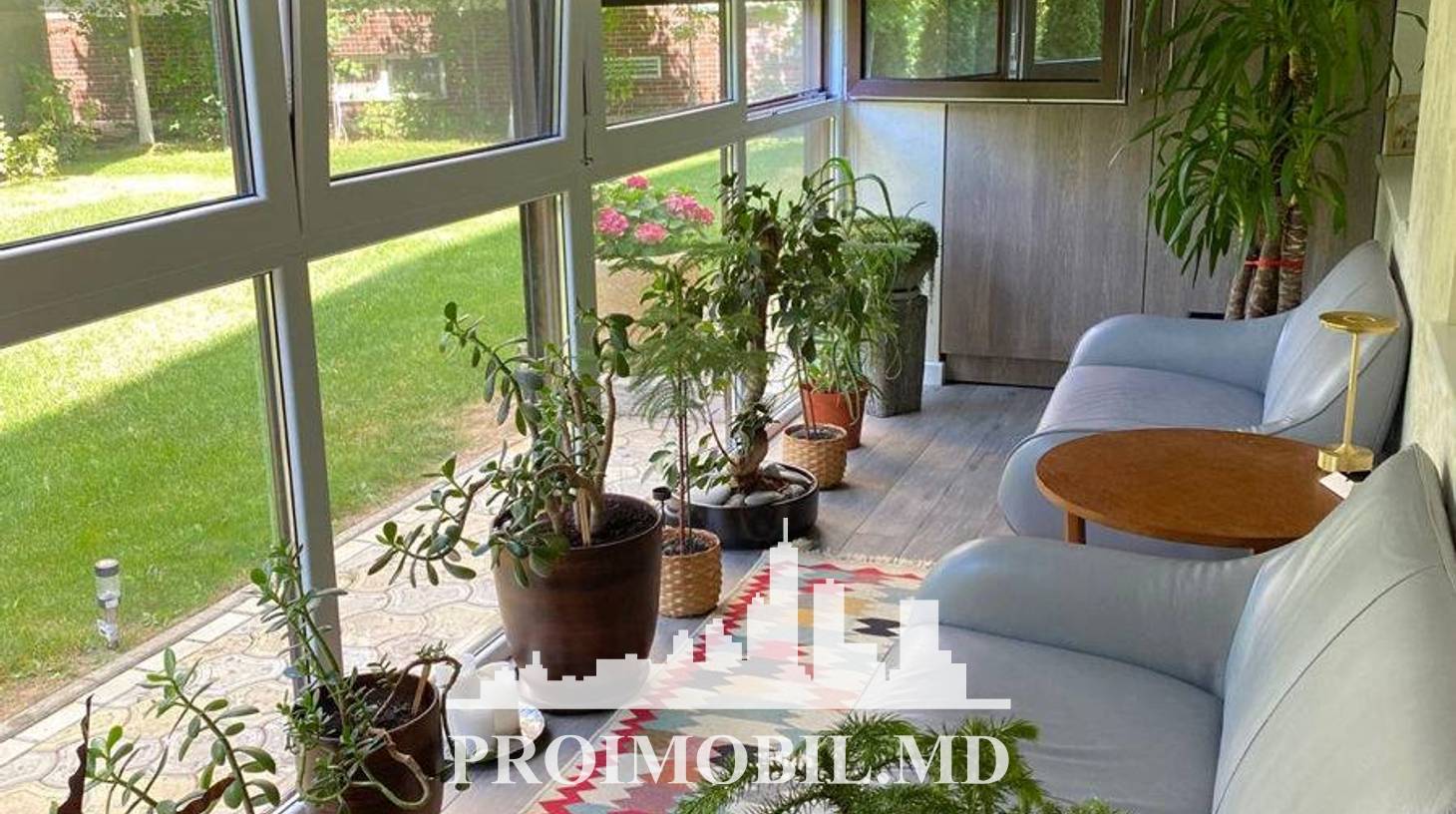 https://images.proimobil.md/0A0x4pefMWiQv5x5s4NozLVh5Yz_pjuXrULYcgEMg4w/watermark:0.75:so:0:30:0.39/resize:fill:1460:816:1/gravity:ce/bG9jYWw6Ly8vZXN0YXRlL2xyLzFjZWMyYjIxLTljYjUtNGYzZC05ZTE4LTMxNmMwMTIyMGE5NC5qcGVn