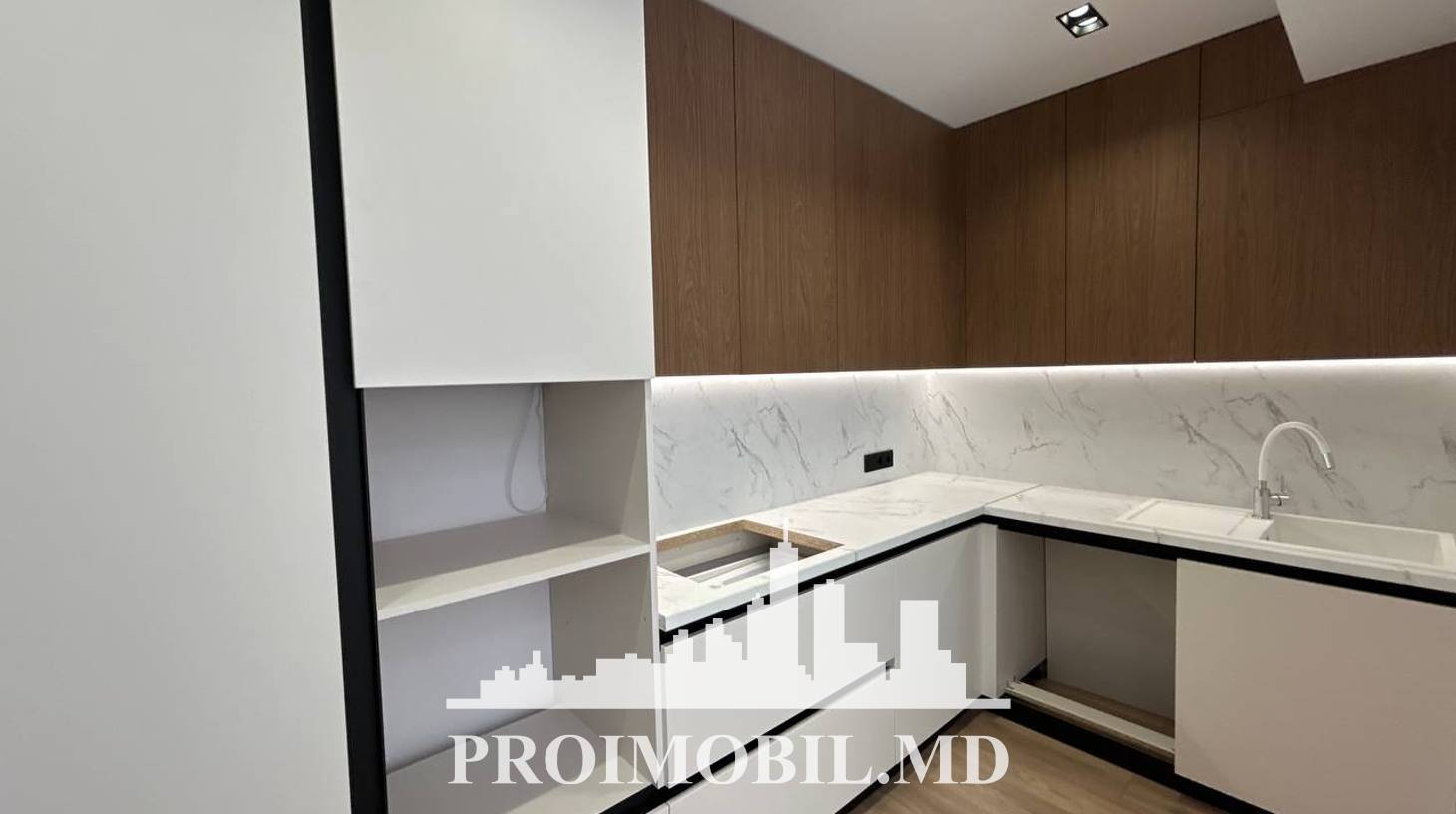 https://images.proimobil.md/0Enjd_9Q6wyiQRhKIJOvdM400pkE549GGr3p2T0hM70/watermark:0.75:so:0:30:0.39/resize:fill:1460:816:1/gravity:ce/bG9jYWw6Ly8vZXN0YXRlL2xyL2JkOTRmNmY2LWU1YTAtNGEwZC1iYTgzLTIwMGM0YWMyNDIxNi5qcGVn