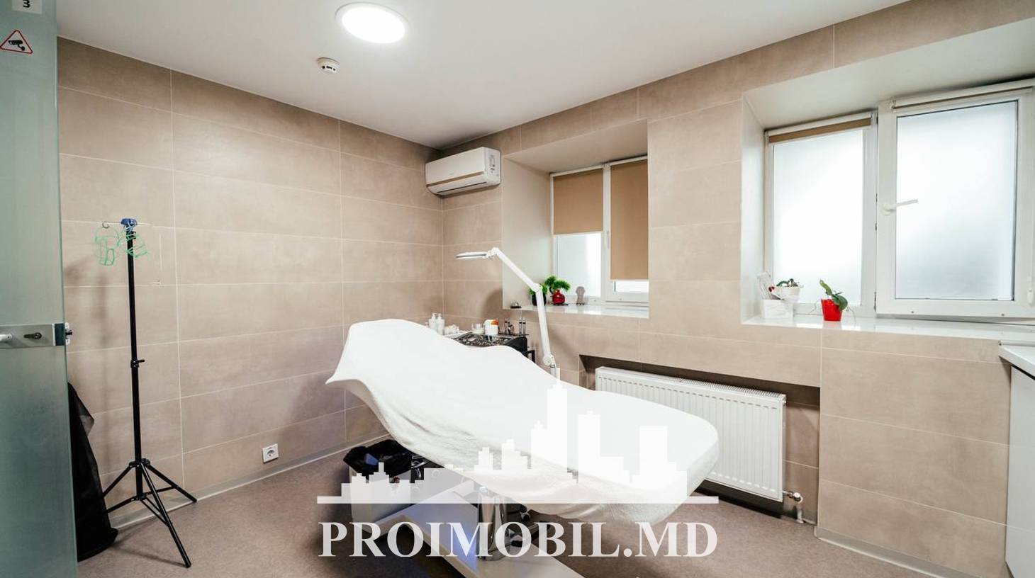 https://images.proimobil.md/0HStnXS0lxs8eJ9QmMwhL_f4UXB15GxGYNHgYLxETO0/watermark:0.75:so:0:30:0.39/resize:fill:1460:816:1/gravity:ce/bG9jYWw6Ly8vZXN0YXRlL2xyLzYxOWY3ZDAyLTUxYTUtNGY1MS1hMzIyLTI5NzQ3NWEzNDZiOS5qcGVn