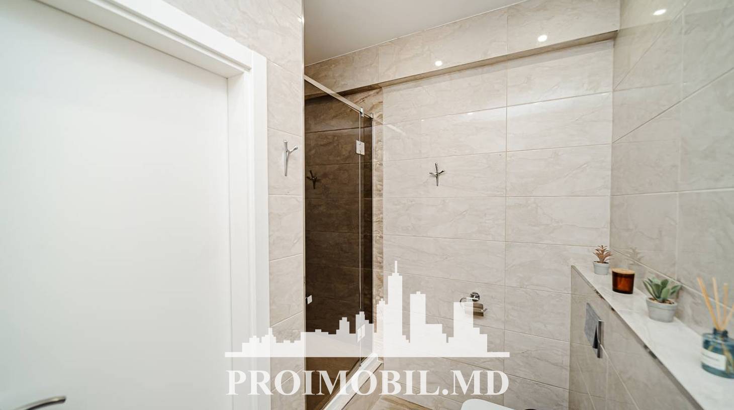 https://images.proimobil.md/0ILDeHL35oC3NepeB0jI3J6EulwypBDGjOcXU9kQAnQ/watermark:0.75:so:0:30:0.39/resize:fill:1460:816:1/gravity:ce/bG9jYWw6Ly8vZXN0YXRlL2xyLzk1NWMzMDFiLTg4ZmQtNGM2OS05MTM4LWE0OGZhZjcxNjNjNi5qcGVn