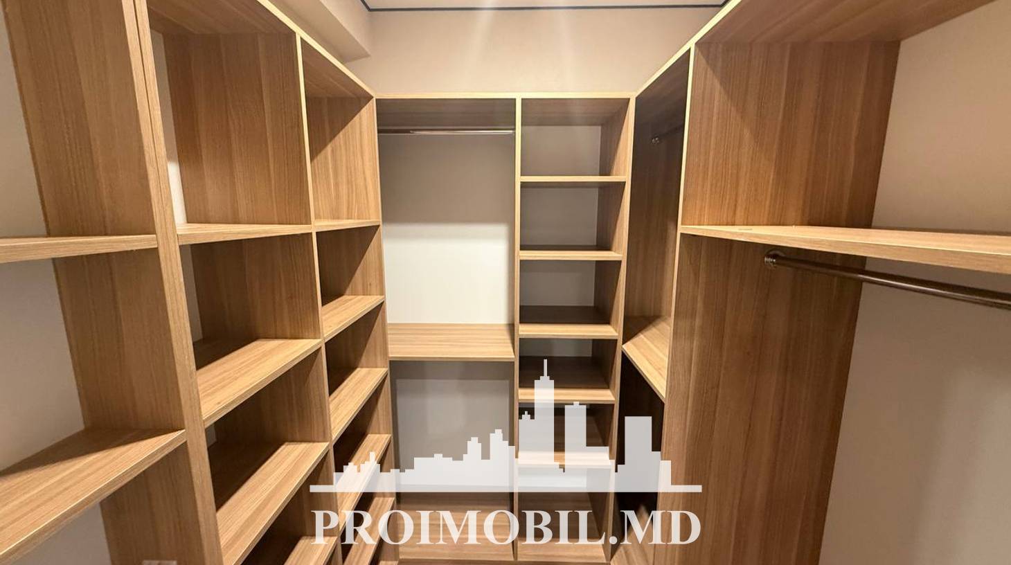 https://images.proimobil.md/0L03nn1xdVwX7BIhMEXPaEsAnxzOQMg7igYhtnyqcD8/watermark:0.75:so:0:30:0.39/resize:fill:1460:816:1/gravity:ce/bG9jYWw6Ly8vZXN0YXRlL2xyL2Q2YWJlNWRlLWIxODEtNGNiMi1hNWEyLWViMmIzY2M2YjE0OS5qcGVn