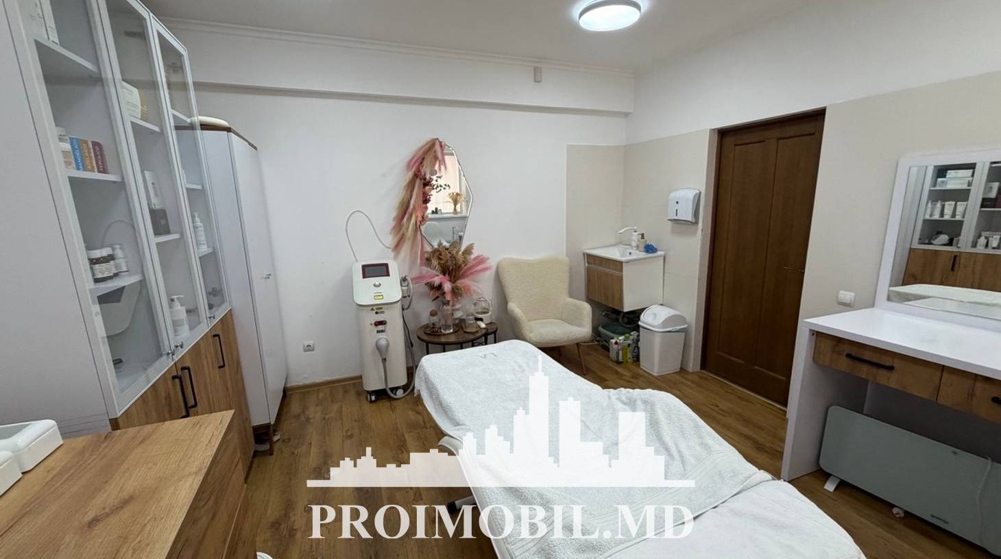 https://images.proimobil.md/0LFJ3IW-hOxXK0jvUuRFq1-5-FL9HQVZHlnvh78zWUc/watermark:0.75:so:0:30:0.39/resize:fill:1460:816:1/gravity:ce/bG9jYWw6Ly8vZXN0YXRlL2xyLzBjYjhhZTQ2LTkwZGEtNGNjOS05NGU5LWMyNzcxMTAyM2U4NC5qcGVn