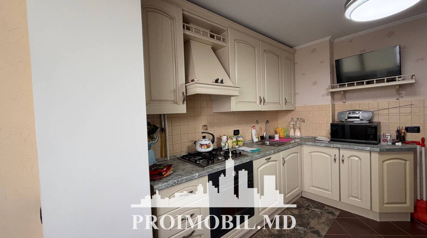 https://images.proimobil.md/0M7ZcTmCSROZPqMXxtr59EThLAI5z83G6vzyI3tVRDQ/watermark:0.75:so:0:30:0.39/resize:fill:1460:816:1/gravity:ce/bG9jYWw6Ly8vZXN0YXRlL2xyLzViNzFiMmRmLTI2ODEtNGY4NC1hZjI3LTE2Y2FiOWZmNTFmMy5qcGVn
