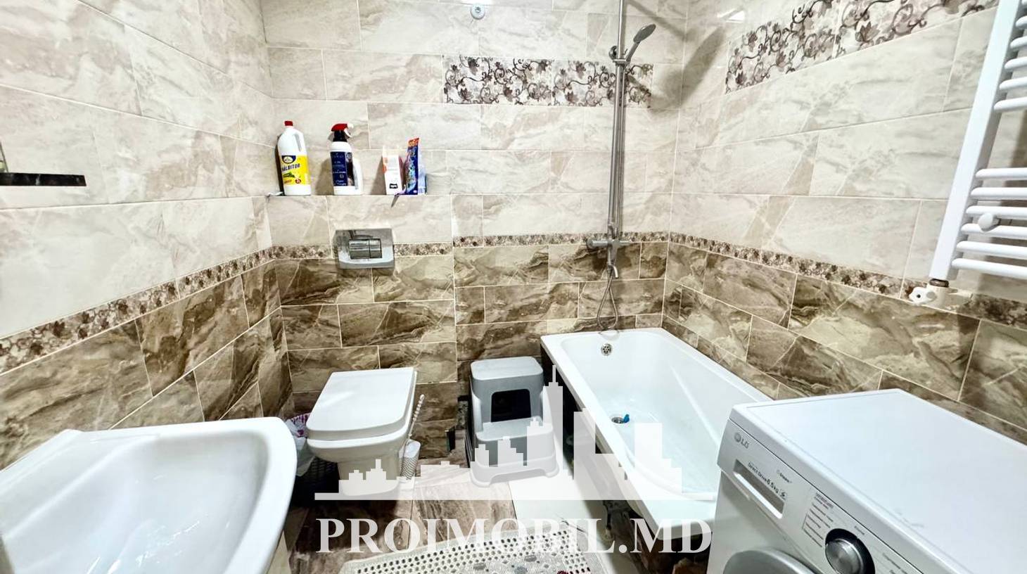 https://images.proimobil.md/0Motl5sWTezUYg7Jb8ALy59-g48kY7M00GWbHReDhWg/watermark:0.75:so:0:30:0.39/resize:fill:1460:816:1/gravity:ce/bG9jYWw6Ly8vZXN0YXRlL2xyL2ZjNjhhNGNkLTdhOTYtNDI0Yy1hNmRmLTUwNjU1MDNlN2ZjYy5qcGVn