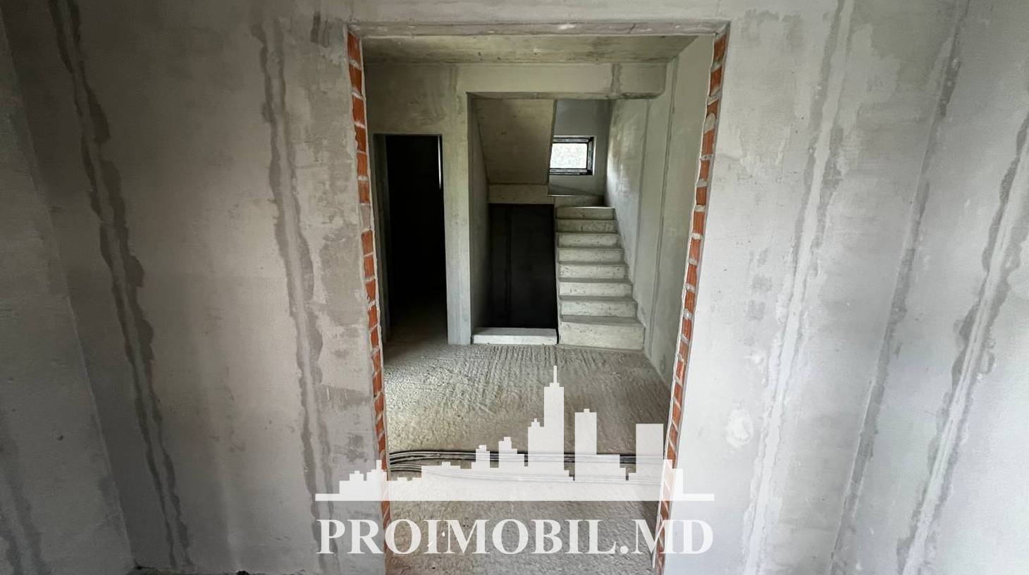 https://images.proimobil.md/0ODU4rt-BVGCWnXSmC424fa0fcgsZVpA-ltpDJAJyMA/watermark:0.75:so:0:30:0.39/resize:fill:1460:816:1/gravity:ce/bG9jYWw6Ly8vZXN0YXRlL2xyLzZlM2QwYzQ5LWQ0M2YtNDI0MC05YjQ2LTUzMWFkYzk4YWFkMS5qcGVn