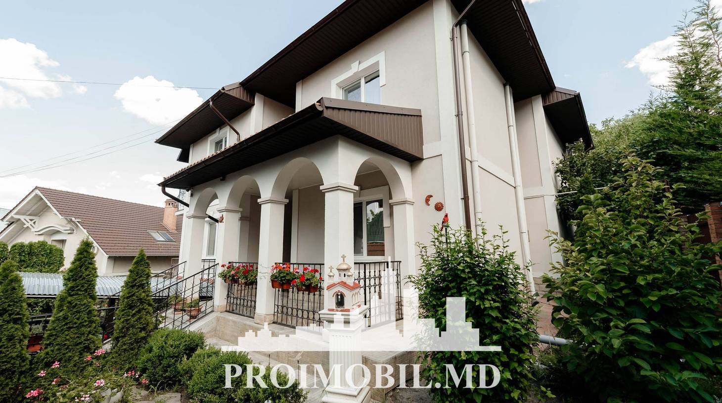 https://images.proimobil.md/0Oge8-538M9--vH_okydeA0arQRn8KjKV5LVXR8BNK4/watermark:0.75:so:0:30:0.39/resize:fill:1460:816:1/gravity:ce/bG9jYWw6Ly8vZXN0YXRlL2xyLzE3Zjc0NDFlLWRhYTctNDgxNy04MmU4LTE0YTQwZWJmZjBjYS5qcGVn