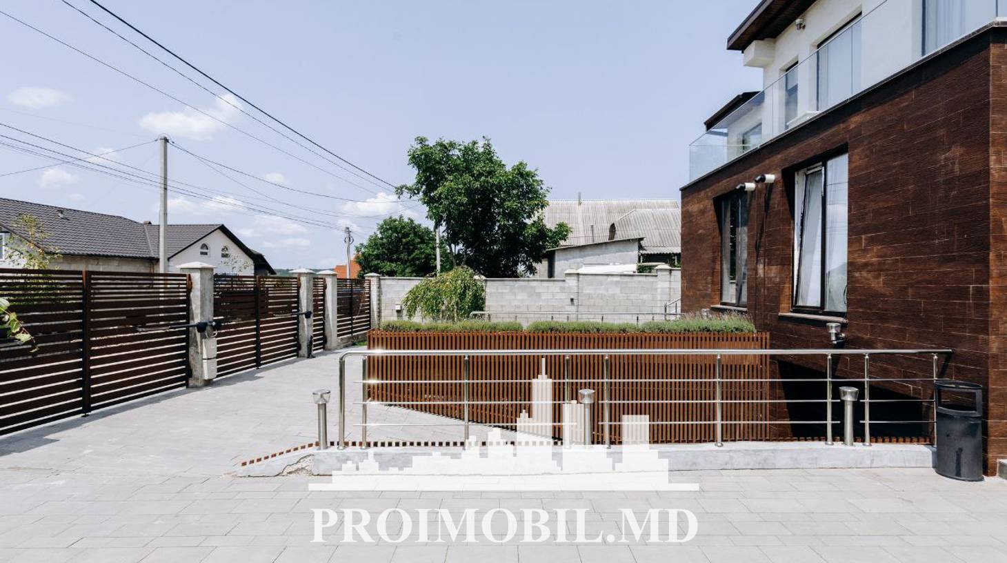 https://images.proimobil.md/0OlnISf9Zco8nwMZuPrCtnfxavItM09qyqFPHKyEUMQ/watermark:0.75:so:0:30:0.39/resize:fill:1460:816:1/gravity:ce/bG9jYWw6Ly8vZXN0YXRlL2xyL2JmYmE0NTNmLTM2NmUtNDM3YS04ZjQyLTFmOWFiYWQzZDg2YS5qcGVn