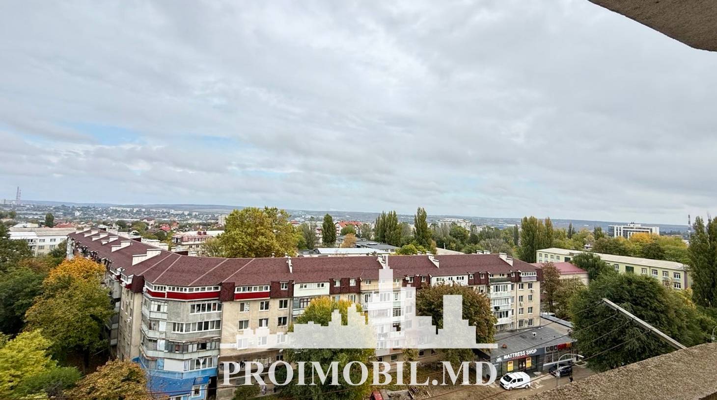 https://images.proimobil.md/0ROjbT5S73aTozT9P2mEG76QbD9eXYEQzh6JPwuLVNc/watermark:0.75:so:0:30:0.39/resize:fill:1460:816:1/gravity:ce/bG9jYWw6Ly8vZXN0YXRlL2xyL2RhNWZjMmM2LWNjZDktNGM2My04Y2ZlLWQ1ZDY3ZWMwNTRiZi5qcGVn