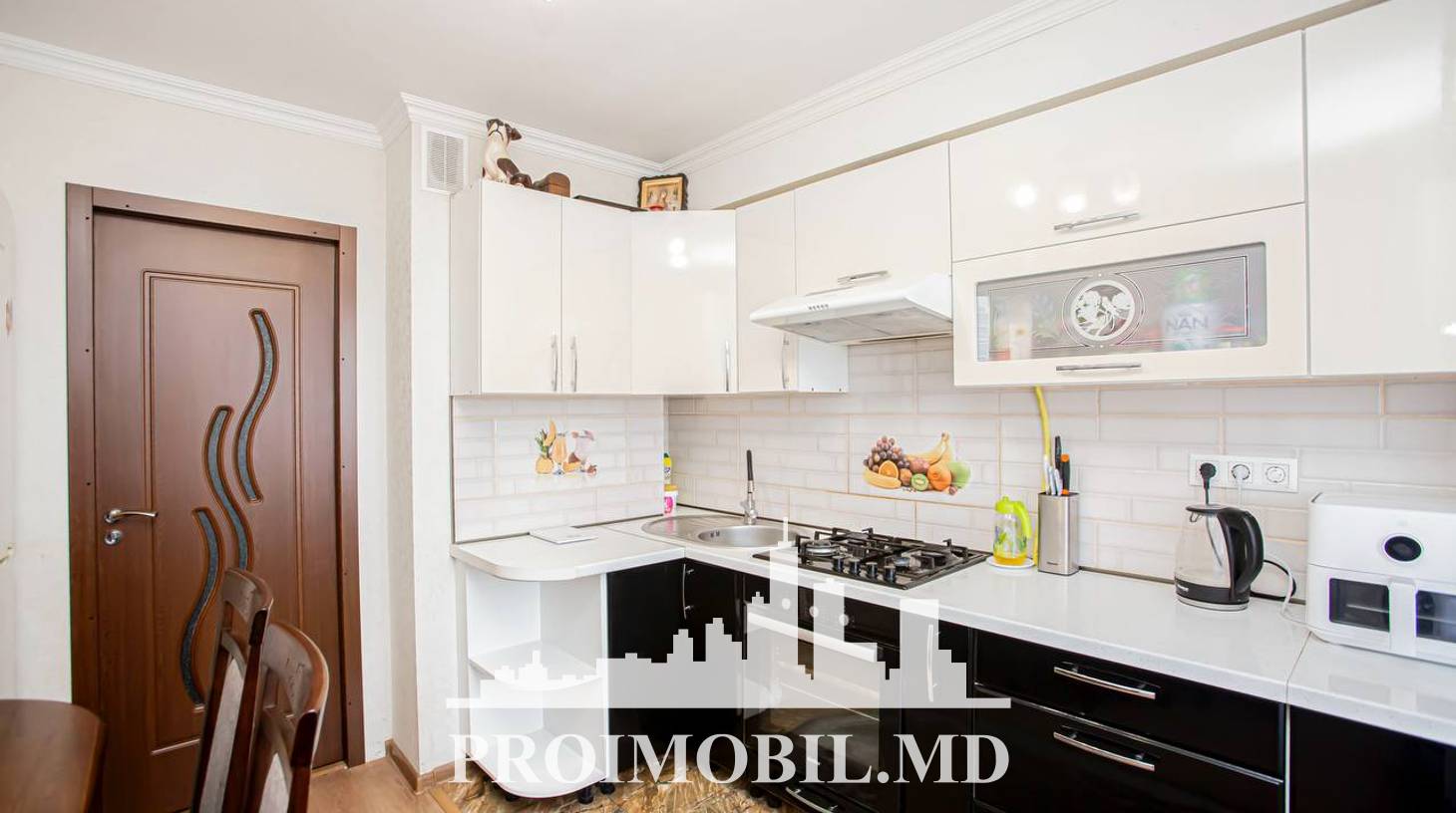 https://images.proimobil.md/0SCik_SUGN5_4qjbCdrTihUAArG8G9zC-U5n0dpoWMI/watermark:0.75:so:0:30:0.39/resize:fill:1460:816:1/gravity:ce/bG9jYWw6Ly8vZXN0YXRlL2xyLzNkZTVhNjA0LWUzYzMtNGUxYi1iNDZkLWVhOGNiMGE4NWI5YS5qcGVn