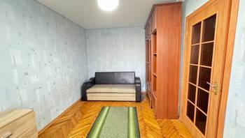https://images.proimobil.md/0VQidqowGEAh78UzcsBXsKd0FmAg92_YMHK_c6Yx9lQ/resize:fill:350:198:1/gravity:ce/bG9jYWw6Ly8vZXN0YXRlL2xyLzlhN2VmMDM0LTFiY2UtNDAxNC05ZGQ3LTVjZjRmODFlMTcwNi5qcGVn