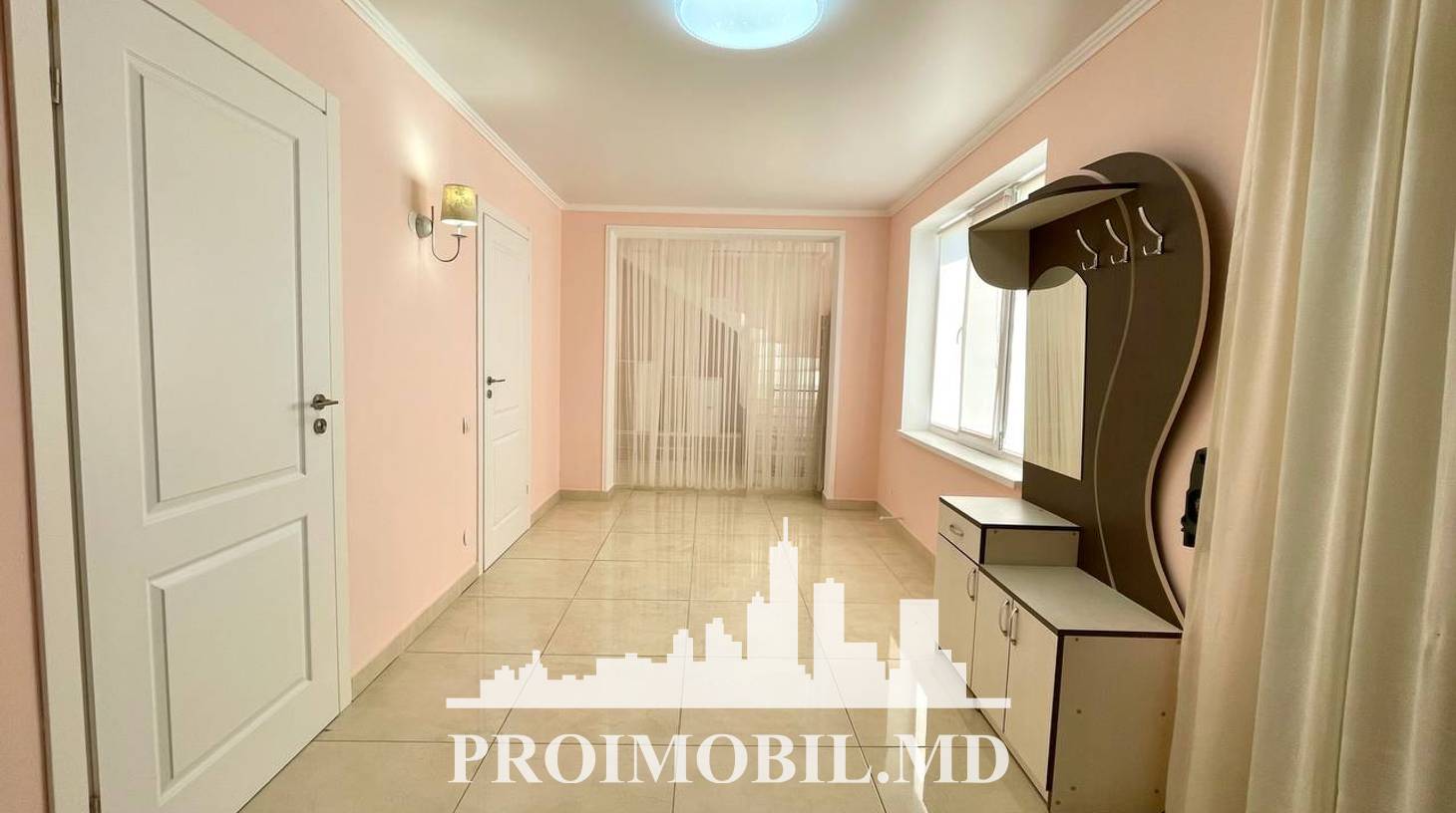 https://images.proimobil.md/0VcyJniJS_YNw_P1CR7vU7aC76ytD-jfOQ2dA7uCIkA/watermark:0.75:so:0:30:0.39/resize:fill:1460:816:1/gravity:ce/bG9jYWw6Ly8vZXN0YXRlL2xyLzgyMzkzYjAzLTlmNzUtNDc3Ni04ZjJlLTBjYjE2MTQyZjBjNi5qcGVn