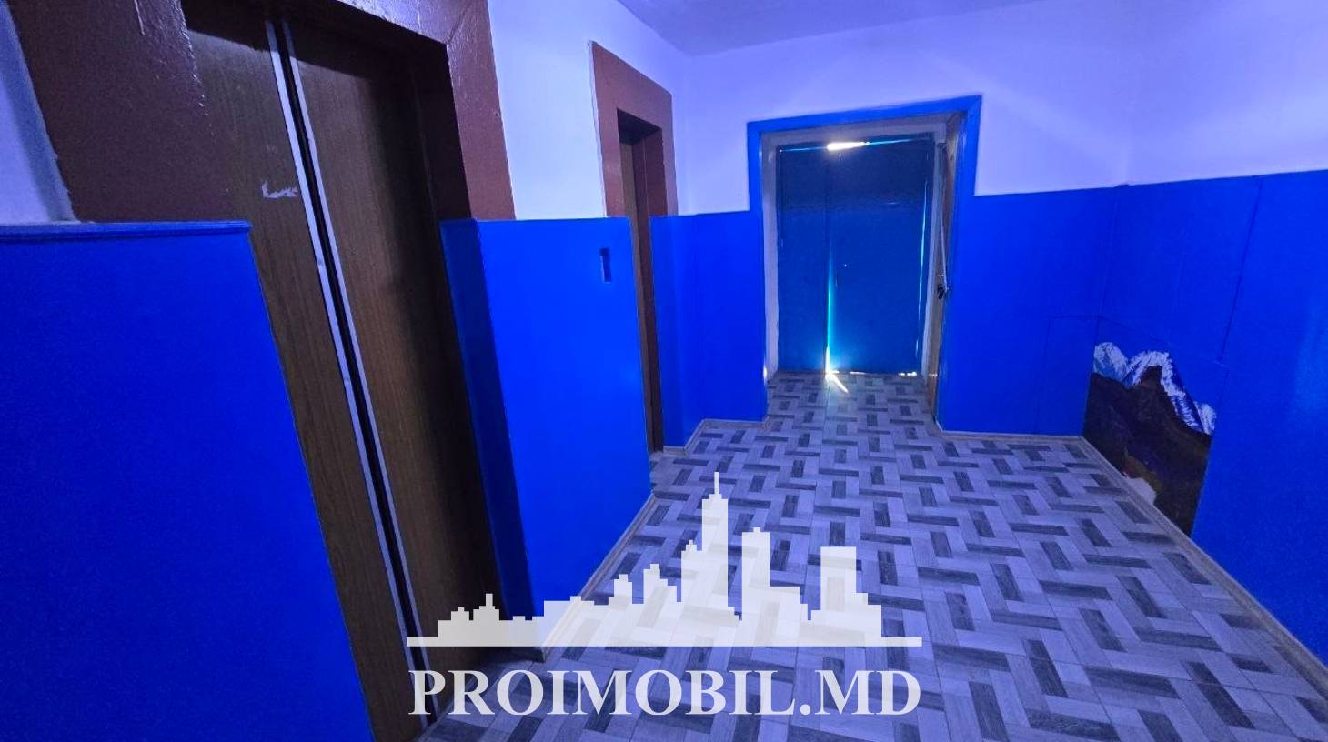 https://images.proimobil.md/0VkBq1Z3R6z-zd5uq3jI6kcZK32KZABpnjBuVDfYIaE/watermark:0.75:so:0:30:0.39/resize:fill:1460:816:1/gravity:ce/bG9jYWw6Ly8vZXN0YXRlL2xyLzkyMmIyNTU3LTVhYmYtNDlkNi05YTYzLWY5NTYyMjRkYjNiOC5qcGVn