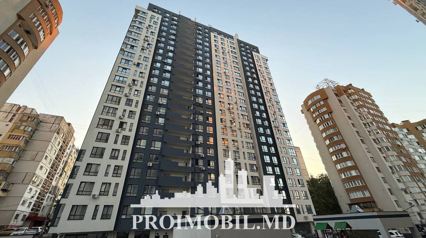 https://images.proimobil.md/0XOMzKAuXVXk2YAtYo3LQ2V6GxEkKPDzVIW1qRaen3c/watermark:0.75:so:0:30:0.39/resize:fill:1460:816:1/gravity:ce/bG9jYWw6Ly8vZXN0YXRlL2xyLzViYjgyZDQ3LWZlYjUtNDQ2Yy1hYTU2LTY4MDEyODRmYzJlOS5qcGVn