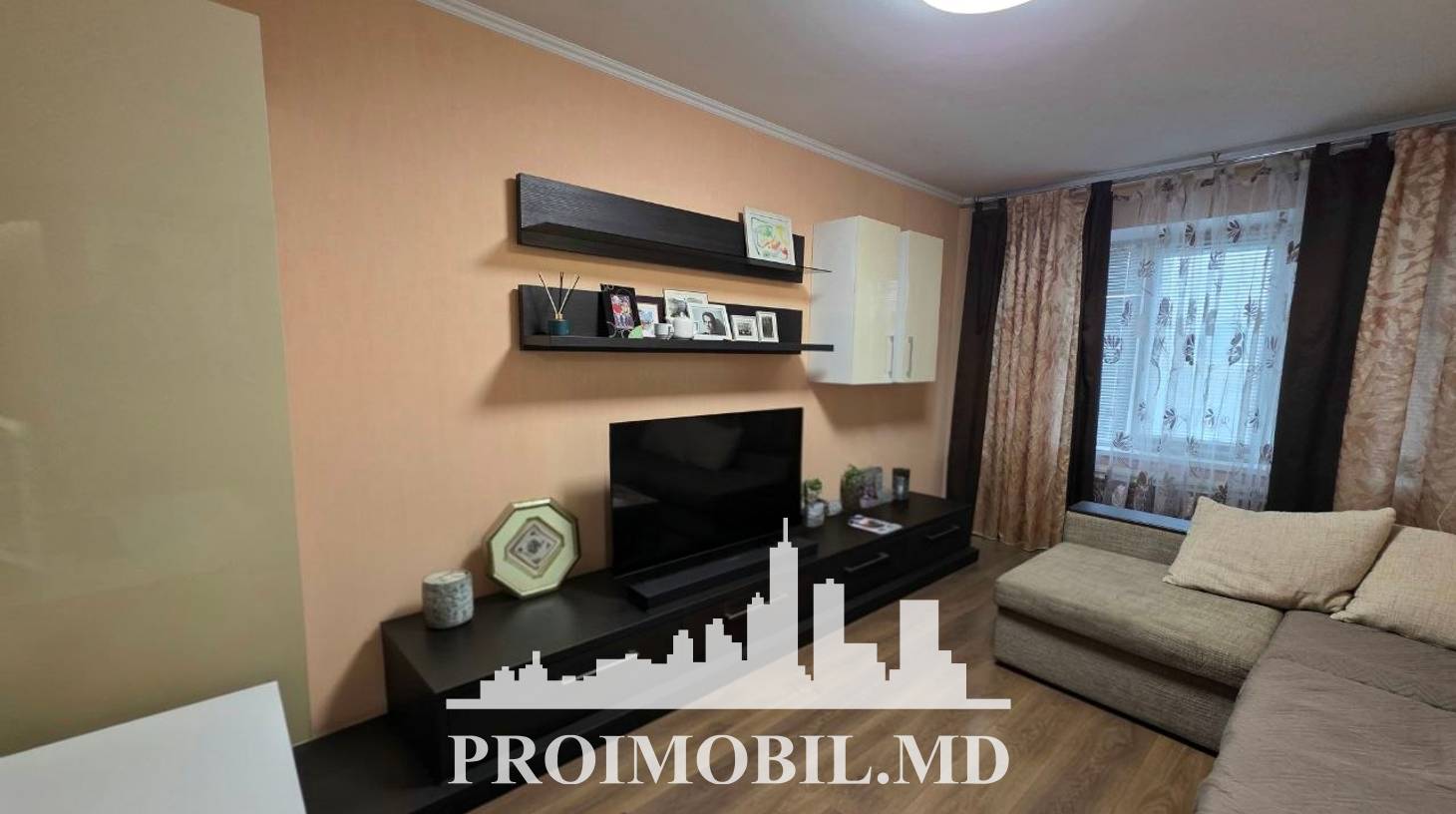 https://images.proimobil.md/0_ExP-nI4OgB9VVkCn1qcF-42esS00o3fwXwLxFZZj4/watermark:0.75:so:0:30:0.39/resize:fill:1460:816:1/gravity:ce/bG9jYWw6Ly8vZXN0YXRlL2xyL2JkZjNmZjk1LWExOWMtNDUwMy1hNjY0LTQ3MjBlMGY3YTEwNy5qcGVn