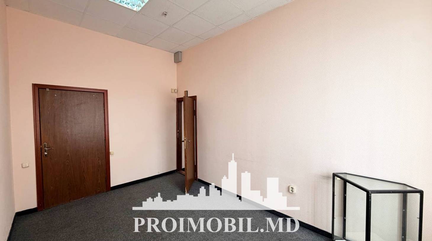 https://images.proimobil.md/0_R0gqooOGS9-16-_sjMPrHDnqij7Godjv5G1Lrvmdw/watermark:0.75:so:0:30:0.39/resize:fill:1460:816:1/gravity:ce/bG9jYWw6Ly8vZXN0YXRlL2xyLzA3YWI5ZjFiLTc1YWQtNDY2Ny05ZWRjLTIzNDAwZGFmNDYzZC5qcGVn