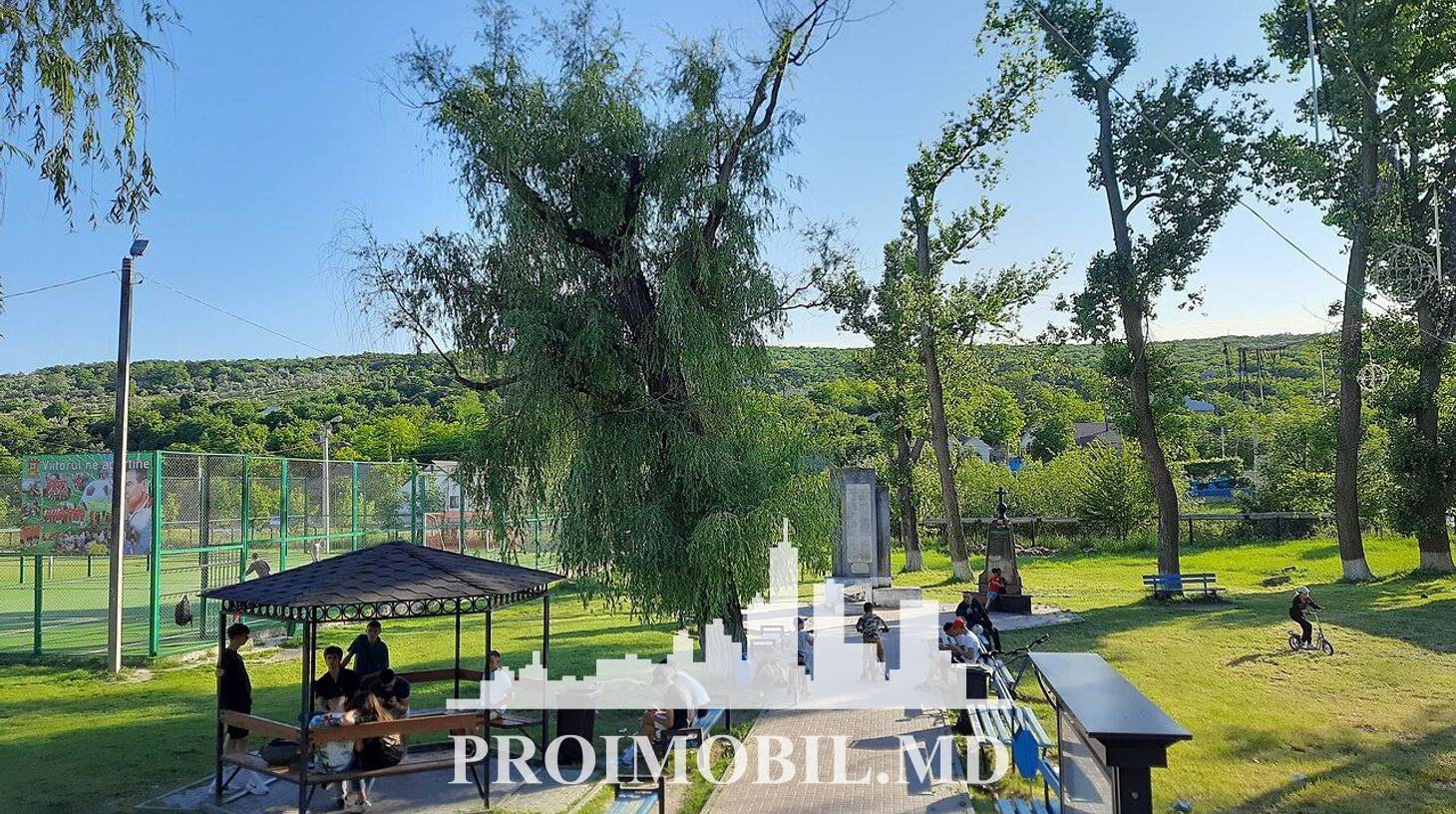 https://images.proimobil.md/0_vy0U02fLrhV8MPe9SgCbvUHHhGWPLY_gNEt2_egLE/watermark:0.75:so:0:30:0.39/resize:fill:1460:816:1/gravity:ce/bG9jYWw6Ly8vZXN0YXRlL2xyLzUzMGQ4MDNkLTBmZTEtNDRjNC1hMzA5LTFiZWI5NWVmMzMzOC5qcGVn