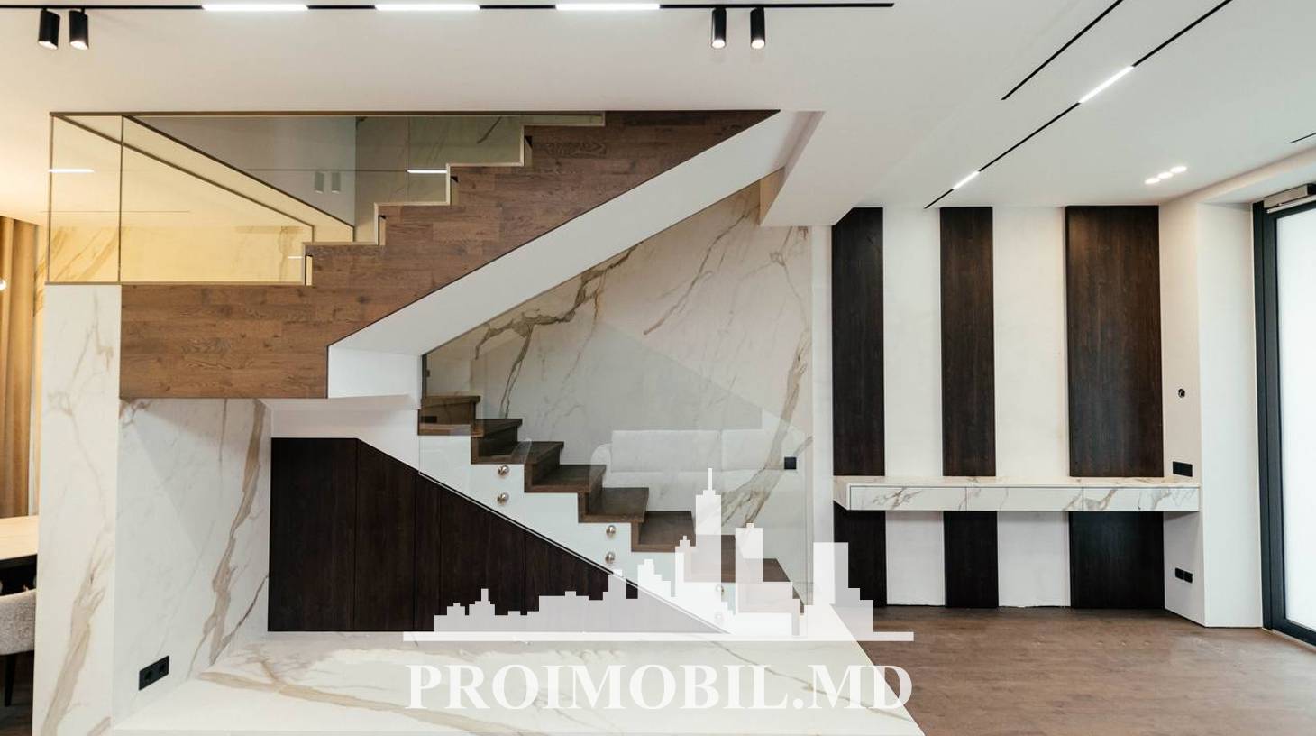 https://images.proimobil.md/0jHpPyJs4ZBiO13ox8fnm3K_TSbQFdyP06_Yb6TxDZE/watermark:0.75:so:0:30:0.39/resize:fill:1460:816:1/gravity:ce/bG9jYWw6Ly8vZXN0YXRlL2xyL2RjNmM1MDNiLTRkMGItNDUzOC1hM2FkLWRlNTllOTM5YmZlNC5qcGVn