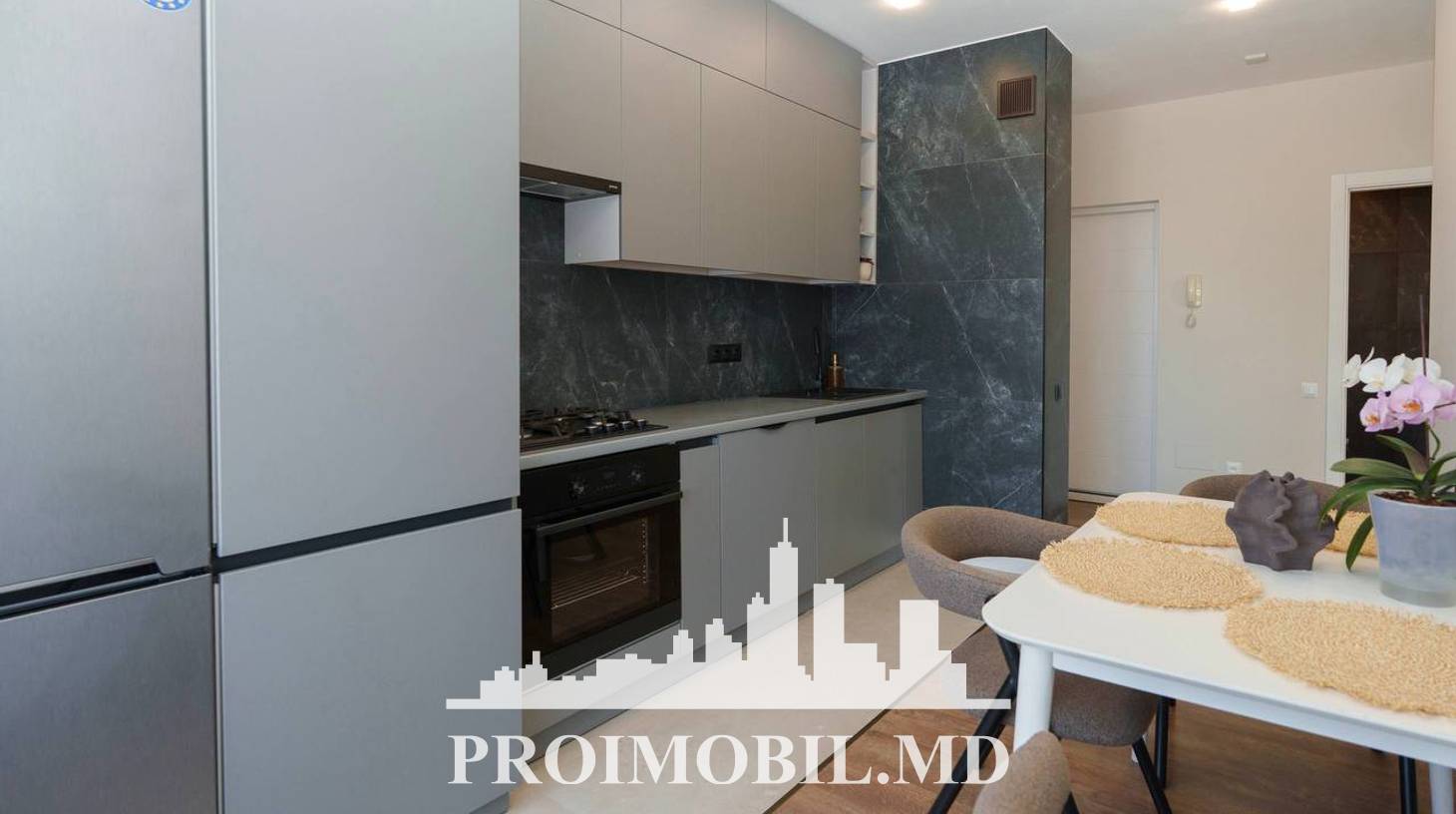 https://images.proimobil.md/0kFb0Xyfm0vfsP42B17uudD4jj6653np648KKADuAyQ/watermark:0.75:so:0:30:0.39/resize:fill:1460:816:1/gravity:ce/bG9jYWw6Ly8vZXN0YXRlL2xyL2IyOGU5ZDQ2LWU4NzAtNDYxOC04ODQ4LTkyYmI4ZjU5ZjI1MC5qcGVn