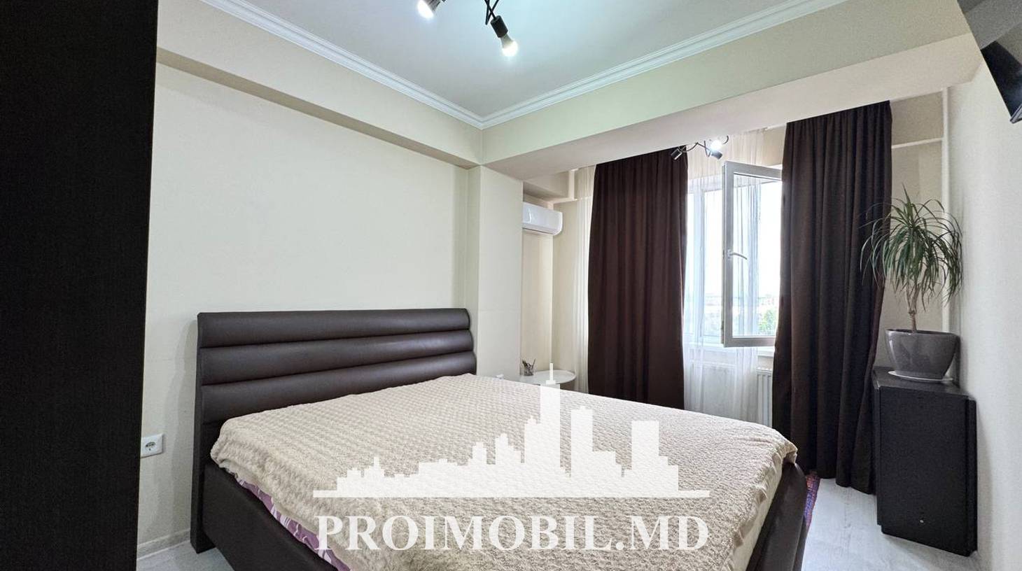 https://images.proimobil.md/0lfEdt7ctSi5YOtoHHT5f5eOAF3JyuS03u1EDsWOvQs/watermark:0.75:so:0:30:0.39/resize:fill:1460:816:1/gravity:ce/bG9jYWw6Ly8vZXN0YXRlL2xyLzY2NTgwZjU4LTMzYmQtNDE3Mi1hMDY4LWRkNGY2OGViMjRlOC5qcGVn