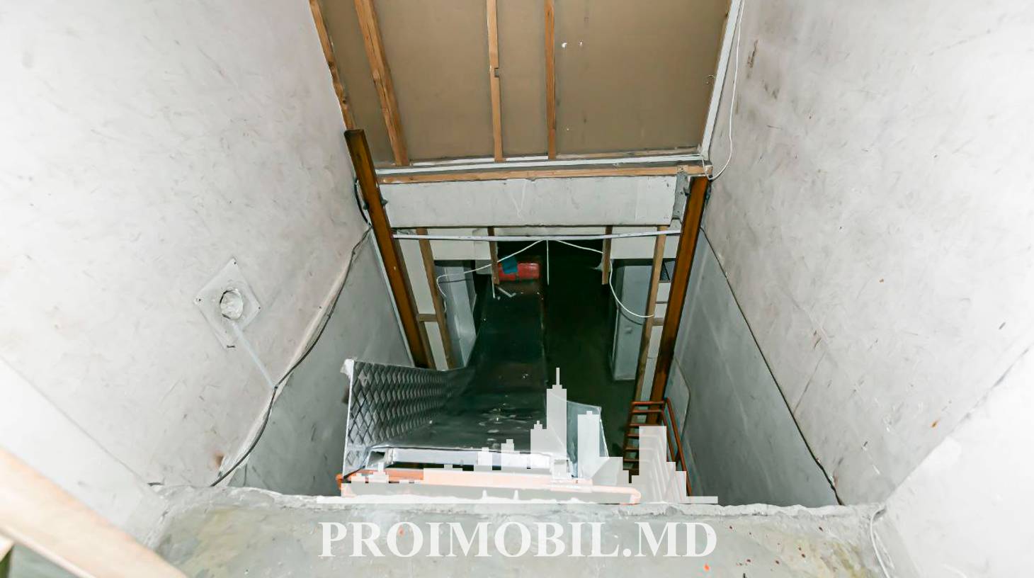 https://images.proimobil.md/0mcvwCmENHI-aU-YaRr6PKaPNhZm43vd-IiaHD3bNtI/watermark:0.75:so:0:30:0.39/resize:fill:1460:816:1/gravity:ce/bG9jYWw6Ly8vZXN0YXRlL2xyLzYwM2E2NDA3LWU3M2QtNDkxOC04M2QwLTk3ZTZmMzAxOThkYy5qcGVn