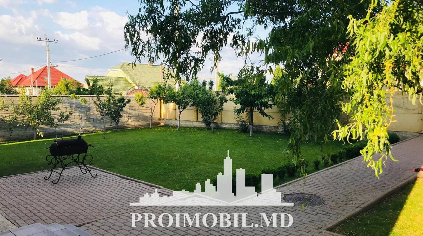 https://images.proimobil.md/0n2JVoP5UjzX0P3pQgLoZEOm7emW7r0bZy0KB-MNqkk/watermark:0.75:so:0:30:0.39/resize:fill:1460:816:1/gravity:ce/bG9jYWw6Ly8vZXN0YXRlL2xyLzUxZmE0YTQ0LTQ0YmEtNDJlMi1hOGRiLWJmNGE4ZTljOTlkZi5qcGVn