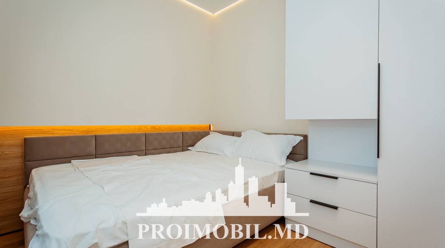 https://images.proimobil.md/0s72RABf1f7FkICElJ8gODh9owyU65xgXFHvl26fi8Q/watermark:0.75:so:0:30:0.39/resize:fill:1460:816:1/gravity:ce/bG9jYWw6Ly8vZXN0YXRlL2xyLzM1NTY3YTA3LTRjNGMtNGQxZi1hNTIwLTU0ODNiNjFkNTE0ZC5qcGVn