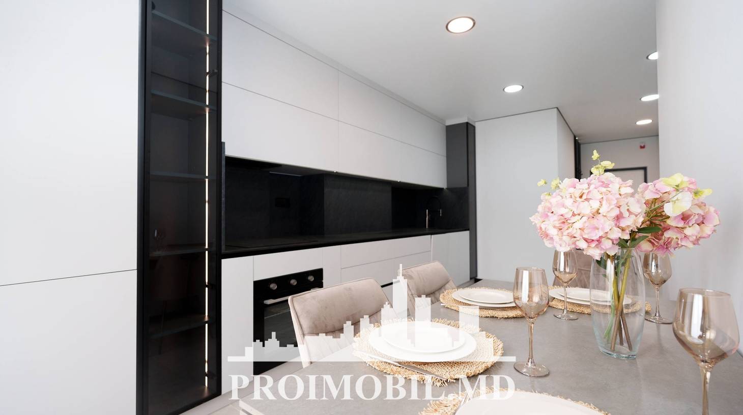 https://images.proimobil.md/0vMkRJVrQOGHaUIl4NcotjwGZ75pHyJpf003y3Si15o/watermark:0.75:so:0:30:0.39/resize:fill:1460:816:1/gravity:ce/bG9jYWw6Ly8vZXN0YXRlL2xyL2IxYjE5ZTBiLTAzYjYtNDgxZi05ODVmLWI0N2YxZmY1NWEzMi5qcGVn