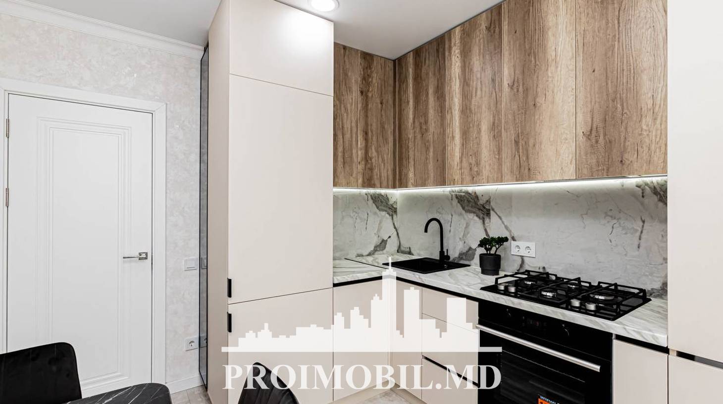 https://images.proimobil.md/0vYxOR2IgkMIBDWu9ETnjuUXH1YwWdClAxqP8n2n8kg/watermark:0.75:so:0:30:0.39/resize:fill:1460:816:1/gravity:ce/bG9jYWw6Ly8vZXN0YXRlL2xyL2VlZTg0NjNhLTkyOGYtNGY3Yi1hMDVmLThkZDdmMDA5ODZkYi5qcGVn