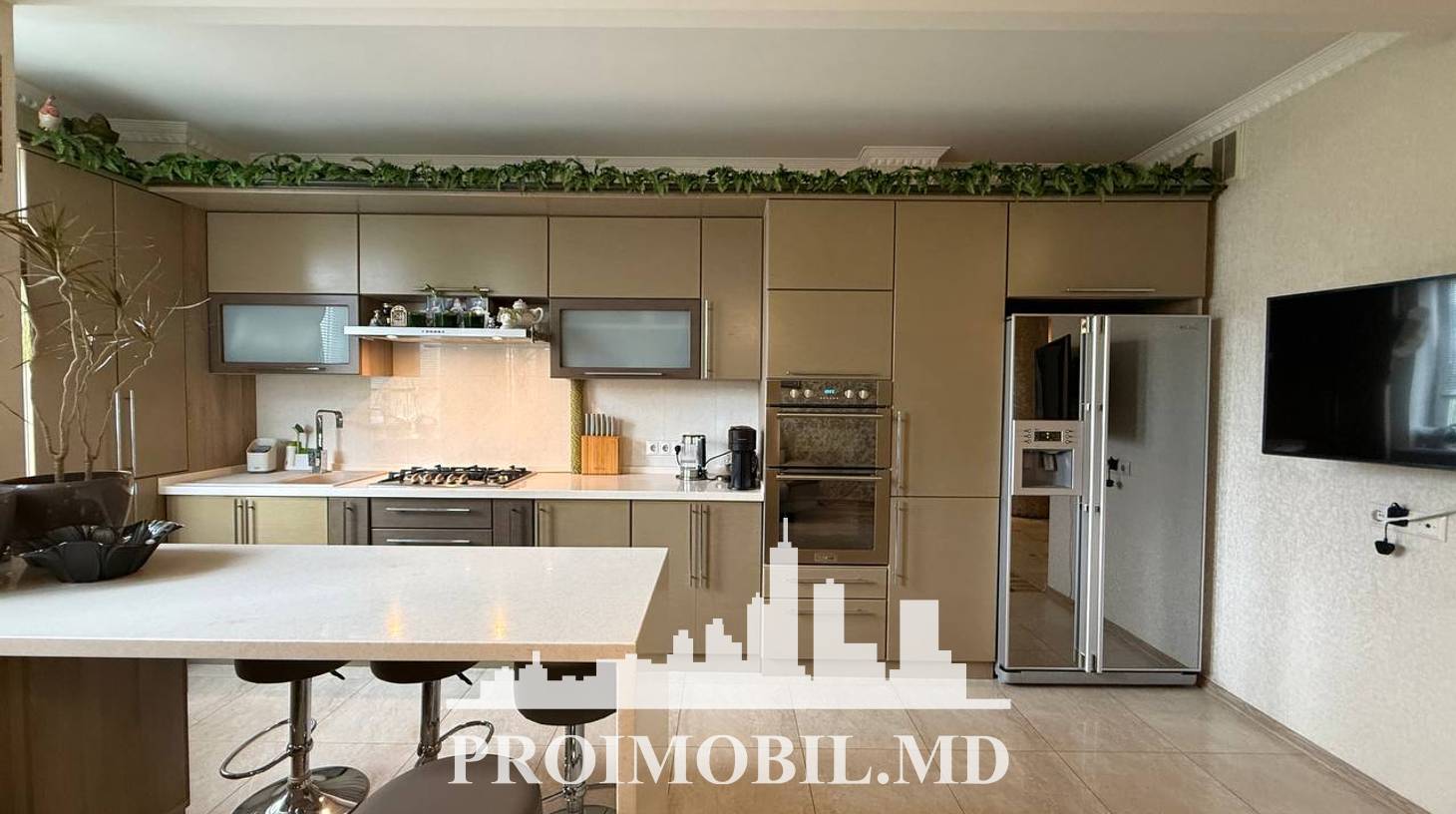 https://images.proimobil.md/0wEsPae7PqlyI6Irny7A-wg-Ckq2FLkedX9VHGlQzyQ/watermark:0.75:so:0:30:0.39/resize:fill:1460:816:1/gravity:ce/bG9jYWw6Ly8vZXN0YXRlL2xyLzI3ZjI3NzhhLTU4ZjktNGIwMi05YjRjLTE5ZmY2NmI0NDcyNC5qcGVn
