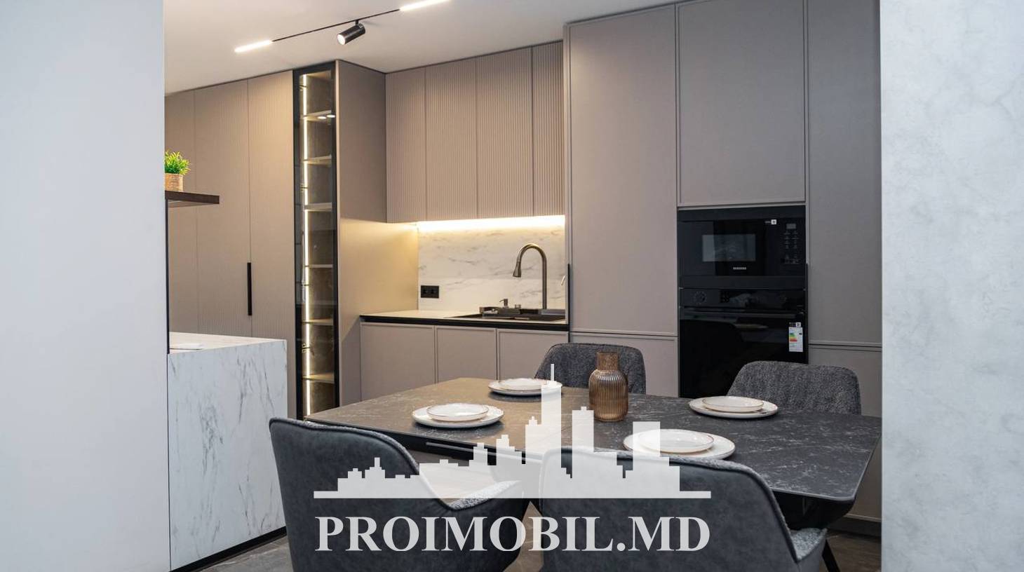 https://images.proimobil.md/0x_rRuPQRxBs2BBgNEM3ZZy8rspS1JfZO_NUVFvqv_E/watermark:0.75:so:0:30:0.39/resize:fill:1460:816:1/gravity:ce/bG9jYWw6Ly8vZXN0YXRlL2xyL2NlOTk2NDI3LWM3YjctNDRmOC05ZDIwLTI5NGEwOTJiYzVmOS5qcGVn