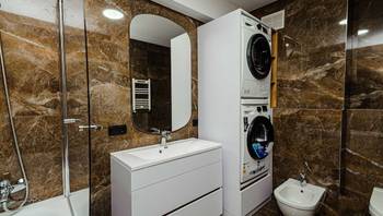 https://images.proimobil.md/0yU6-6lrtxP-YTzfA2OCZaDx4FQcvxCjEjd_OK9RgFc/resize:fill:350:198:1/gravity:ce/bG9jYWw6Ly8vZXN0YXRlL2xyLzg4MTJjNWNlLWFkOGEtNGVmMC1hNjUyLTFiY2I3ODAwNWYxOS5qcGVn
