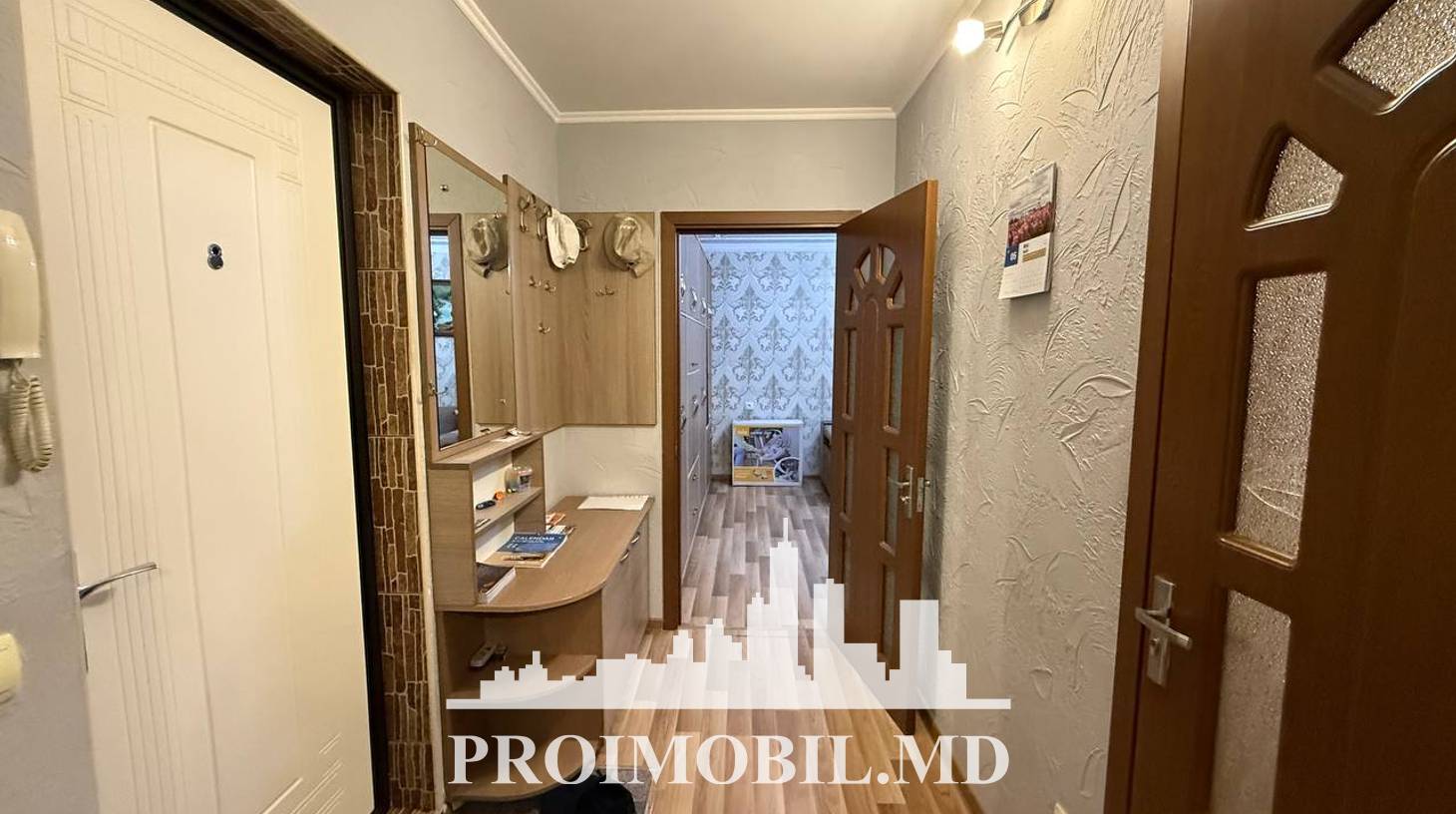 https://images.proimobil.md/10bSeeJx853vQkZs7uoglXL1iqyk8fErBGcxoSu3iOk/watermark:0.75:so:0:30:0.39/resize:fill:1460:816:1/gravity:ce/bG9jYWw6Ly8vZXN0YXRlL2xyLzg2MDEyOTI0LTM3NmYtNGQ0Ny05ZWJjLWE0MGRhZmQ3ZmQ2MS5qcGVn