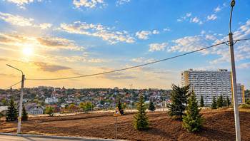 https://images.proimobil.md/14blwkYZCfsa9P2yfx4iGTzfjnE-GRRIEbkjoCbkRro/resize:fill:350:198:1/gravity:ce/bG9jYWw6Ly8vZXN0YXRlL2xyL2M2ODlmYzM0LTEyYmMtNGE0NC04YjkzLTJkMGM5YzU3NDA2Ny5qcGVn